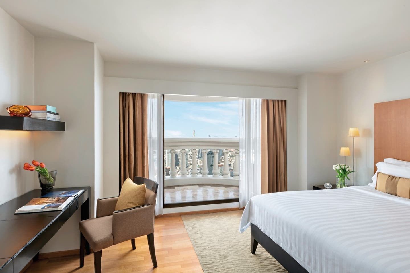 Wohnbeispiel Tower Club Suite City with Lounge
