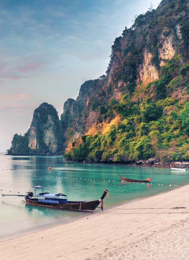 Winterurlaub finden Thailand Boot am Strand