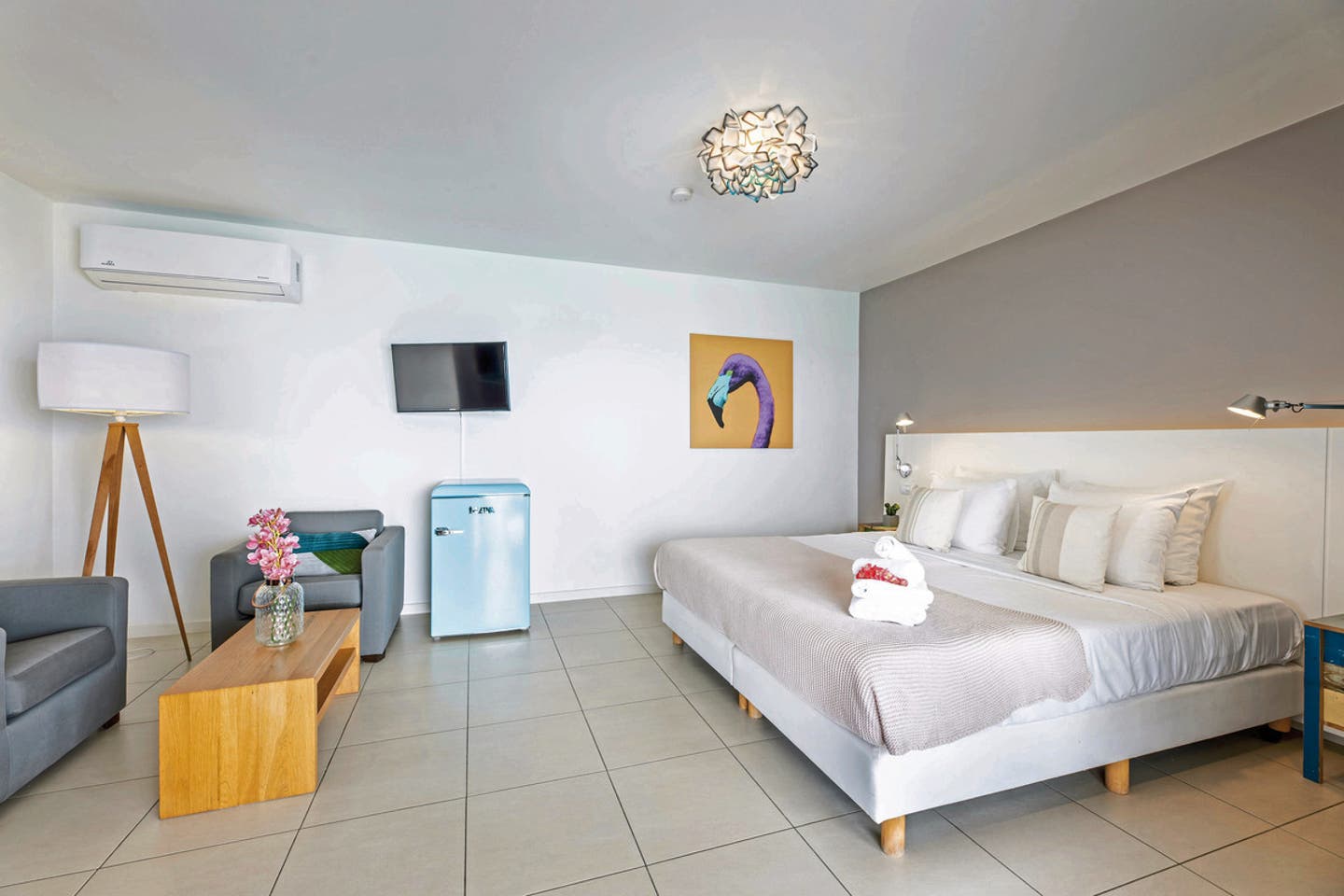 Wohnbeispiel Deluxe Suite with Partial Ocean and Pool View