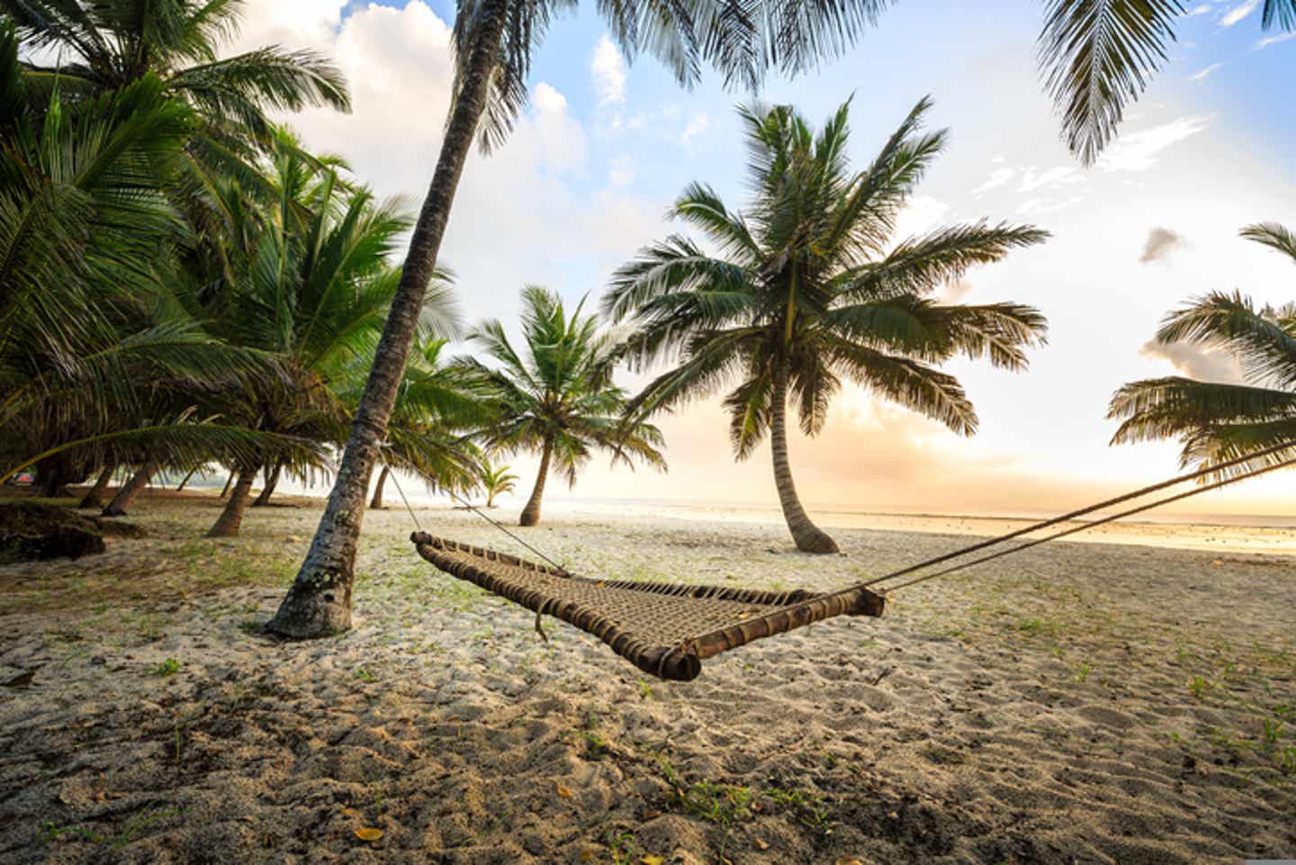 Einreise Kenia: Hängematte am Diani Beach