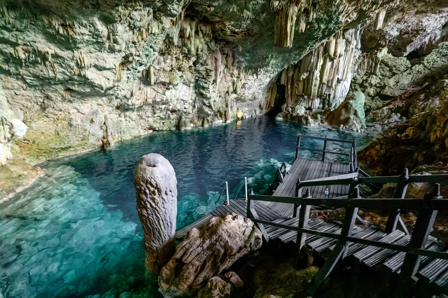 Unterirdischer See mit Stalagmiten in Varadero