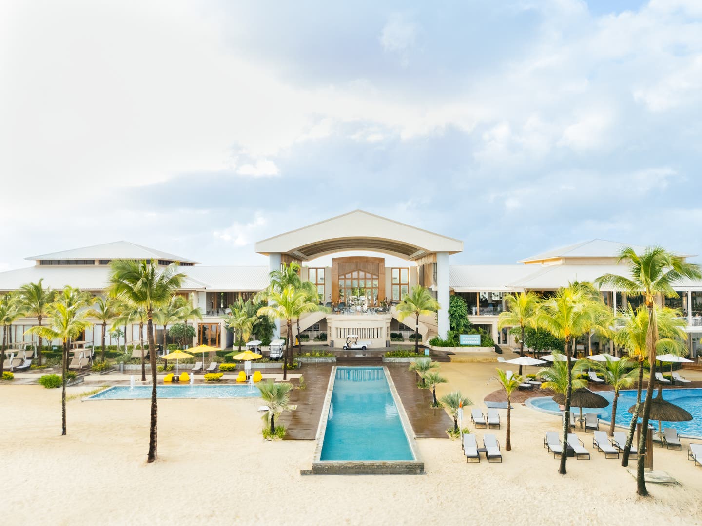Poolanlage des Le Meridien direkt am Strand