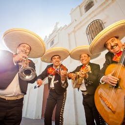 mexiko-mariachi-band-g-155385254.jpg