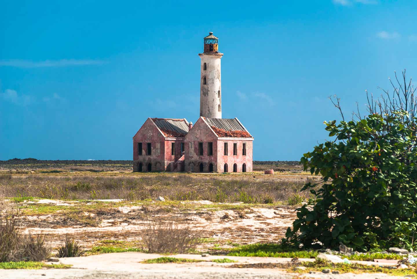 Curaçao Sehenswürdigkeiten: Alter, verlassener Leuchtturm auf Klein Curaçao