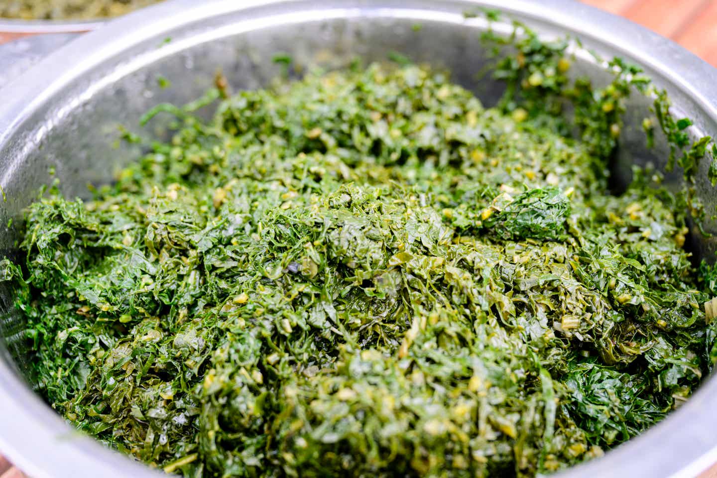 Kenia Essen: Nahaufnahme eines Tellers mit Sukuma Wiki