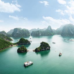 Vietnam-Halong-Bucht-Luftaufnahme-g538657102.jpg