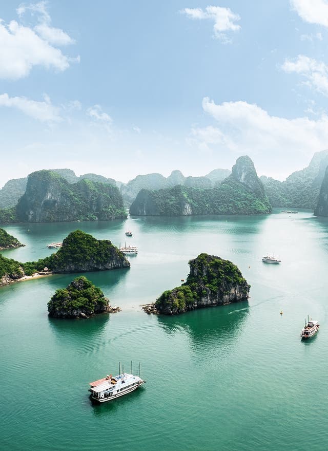 Vietnam Urlaub Luftaufnahme Halong Bucht in Vietnam