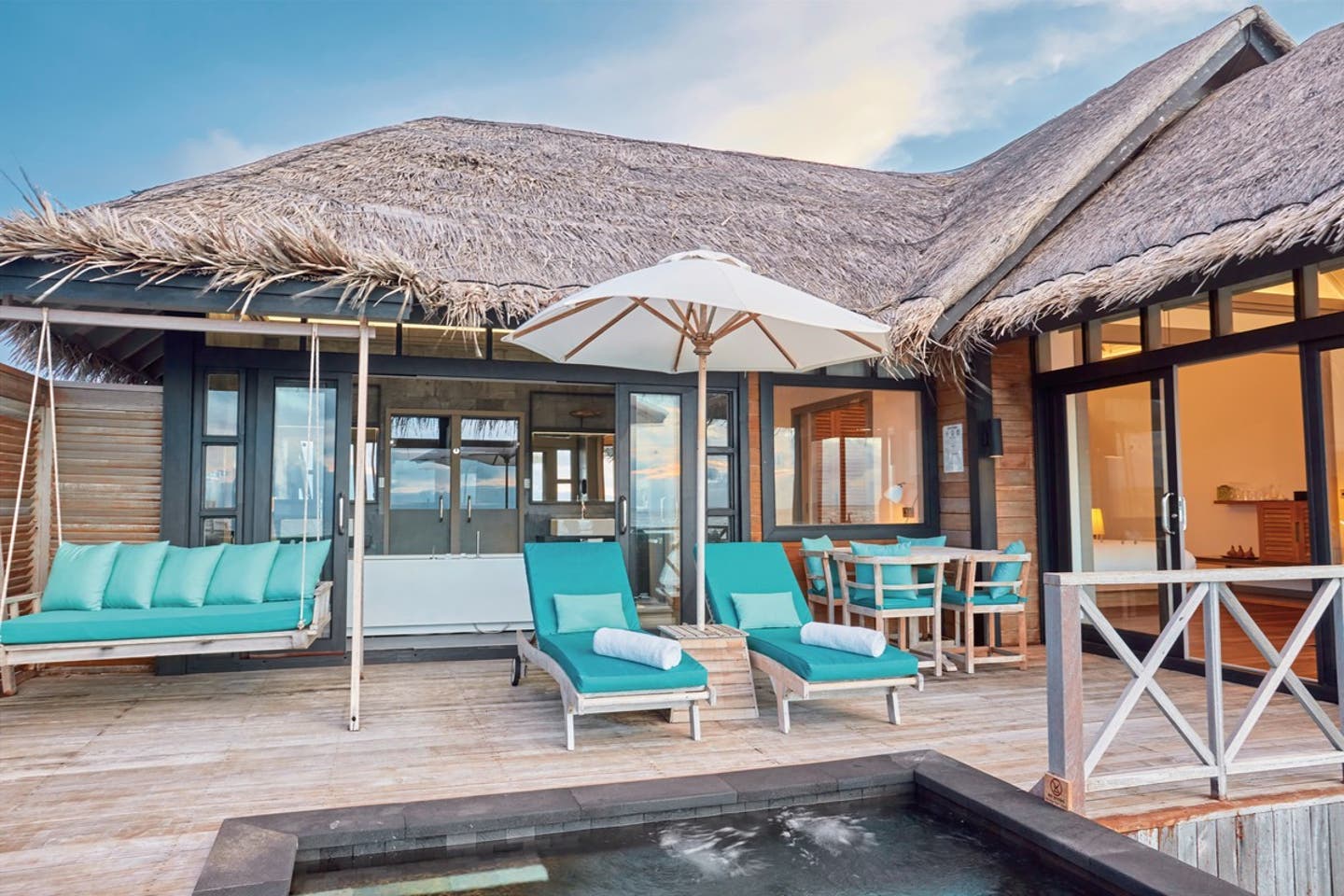 Wohnbeispiel Sunrise Pool Water Villa