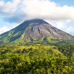 costa-rica-vulkan-arenal-g-521542828.jpg