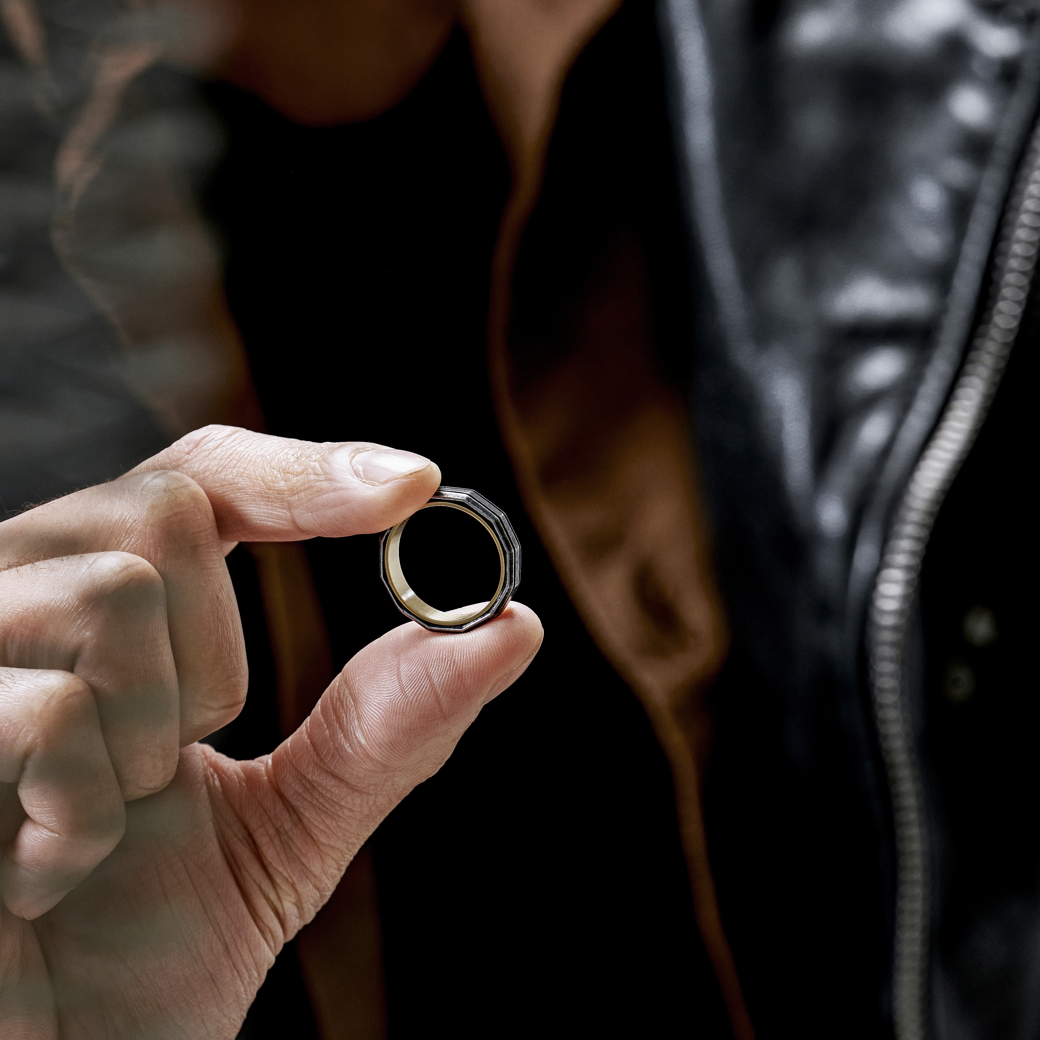 „Pearce Recta“ sendintas ir auksinės spalvos žiedas - 2