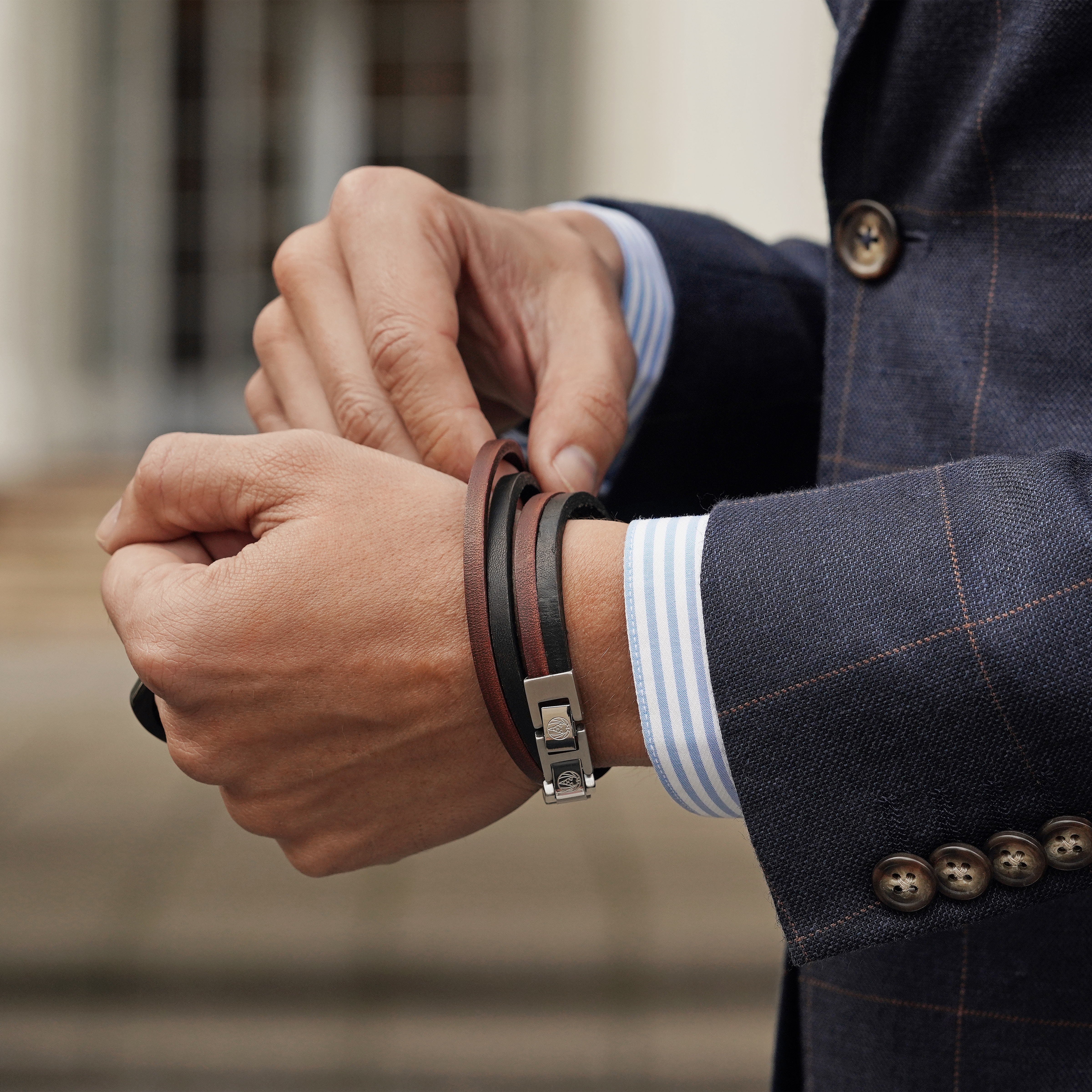 Roy Zweifach Wickelarmband In Dunkel & Stahl - 4