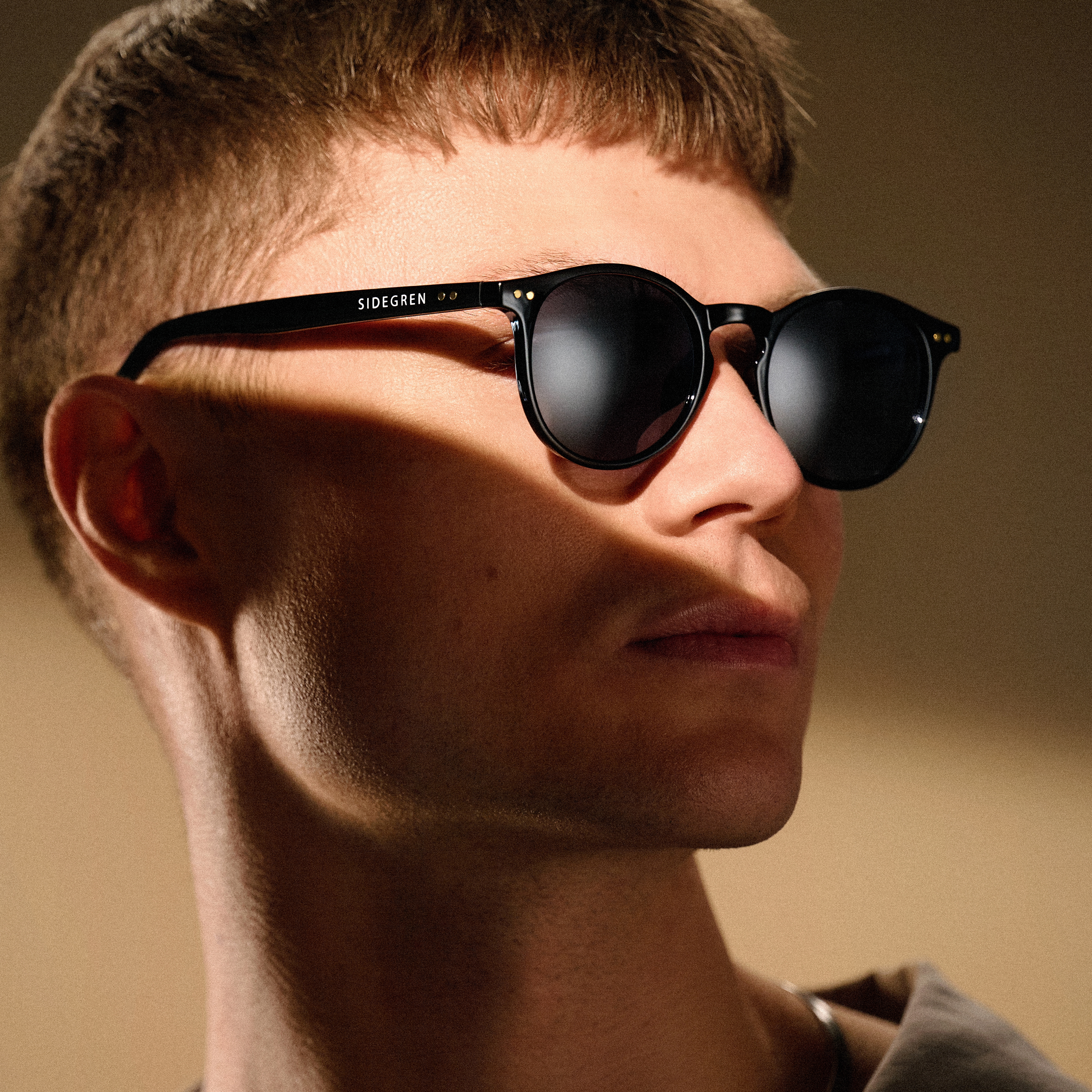 Polarised Round Black Sunglasses with Black Lenses - 3