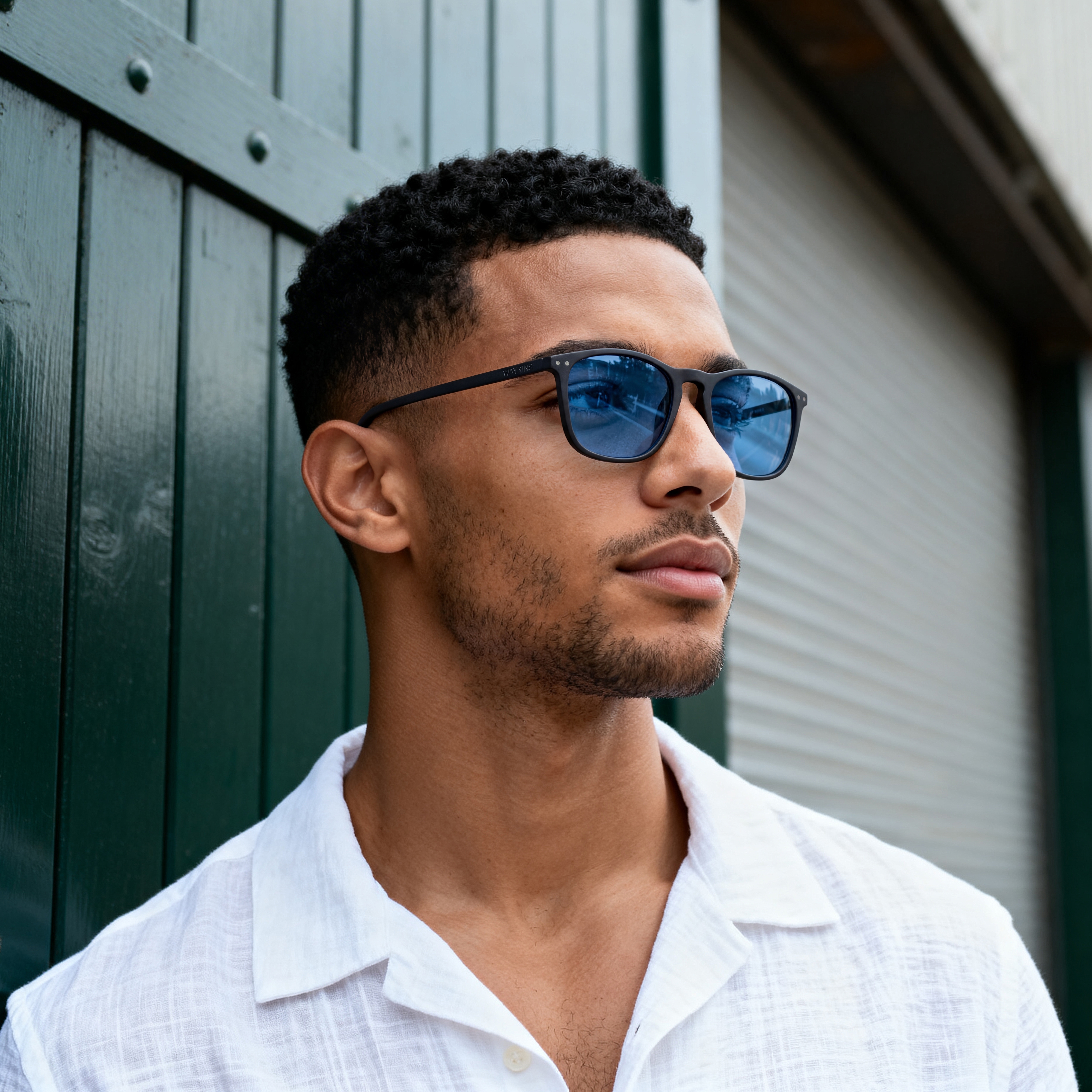 Wade | Rechteckige Sonnenbrille mit blauer Linse & schwarzem Rahmen - 4