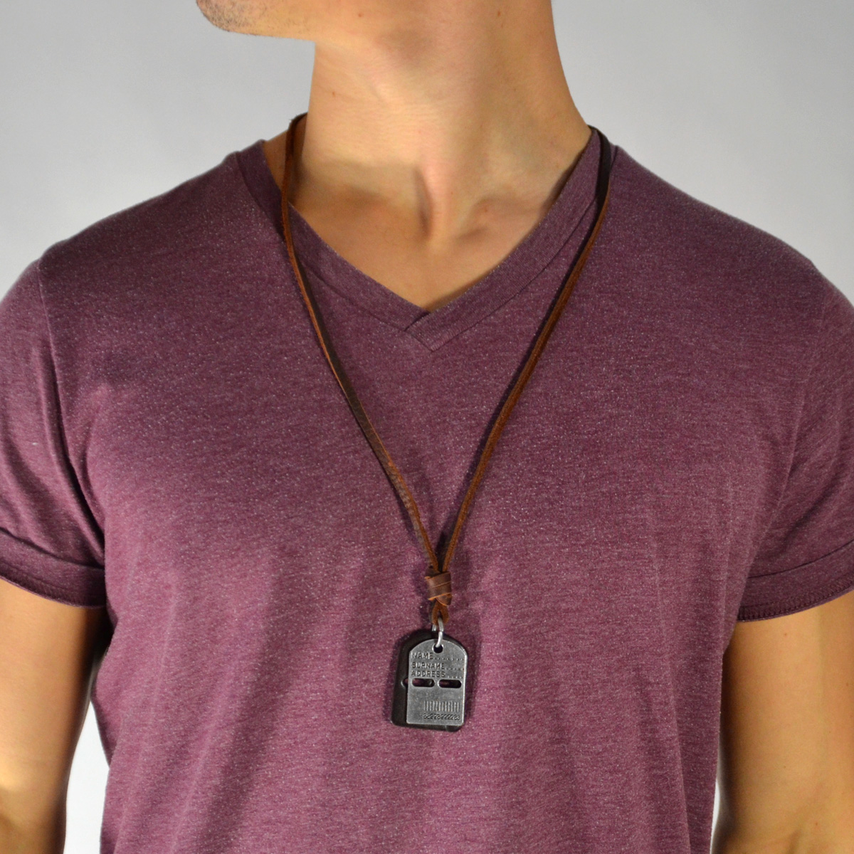 Collier en cuir à pendentif plaque - 4