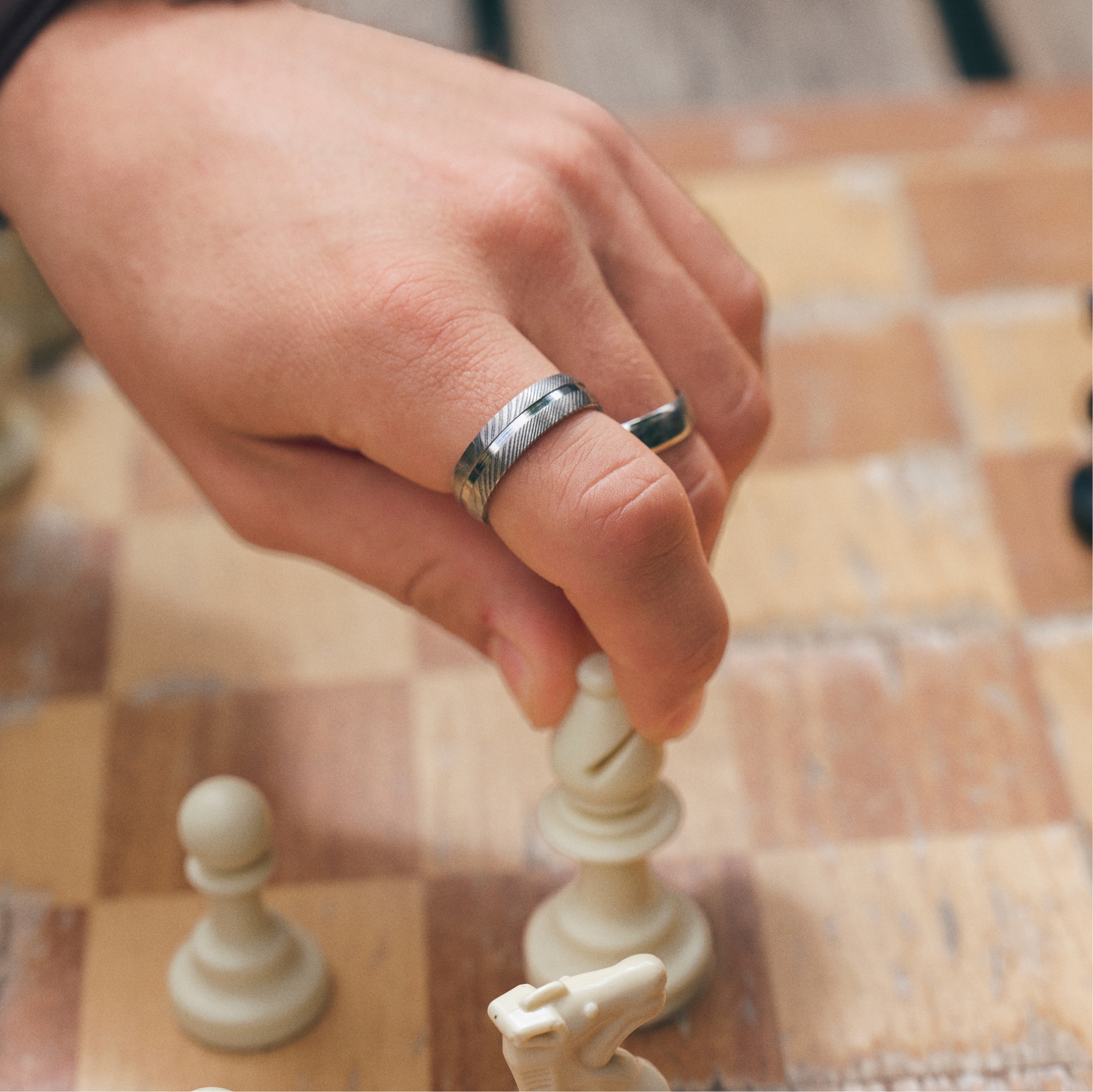 Fortis | 7mm prsten s drážkou z černé damaškové oceli a titanu stříbrné barvy - 6