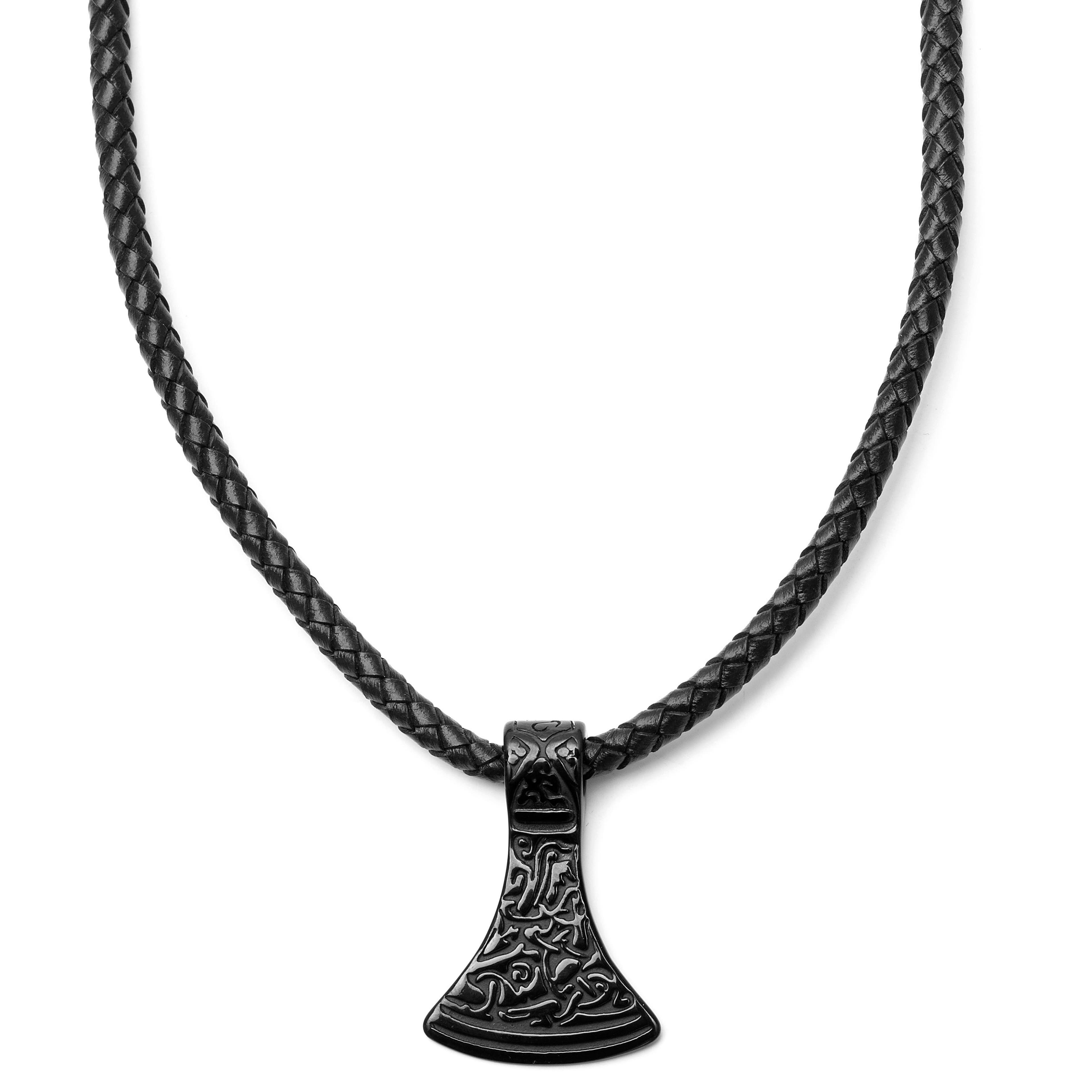 Collana a forma di testa d'ascia con rune incise e cordino in pelle nera