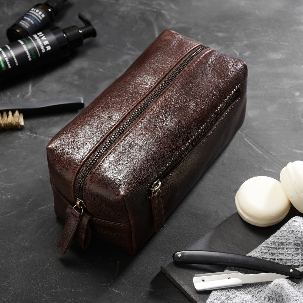 hover: Trousse de toilette en cuir brun "California" hover: Trousse de toilette en cuir brun "California"