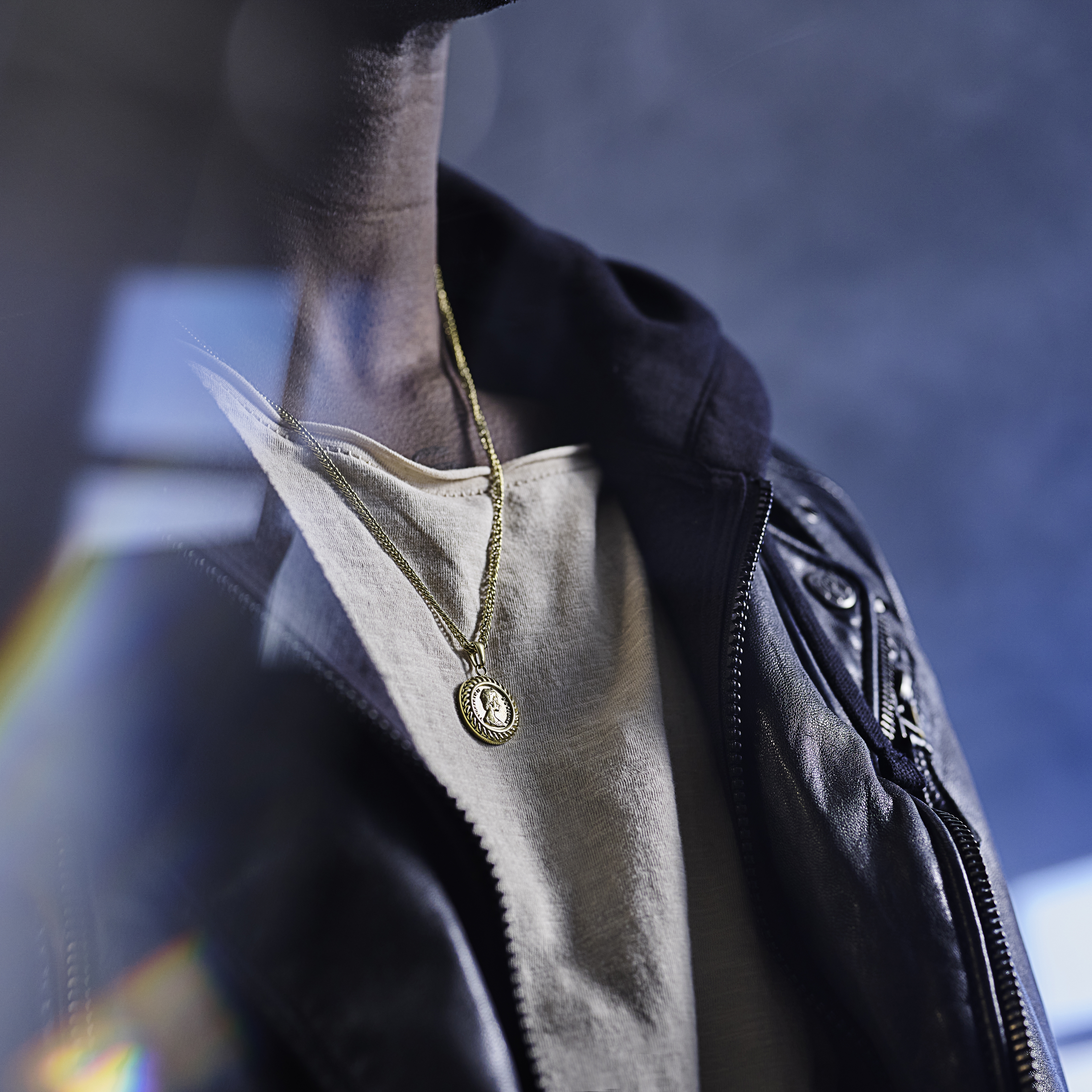 Sanctus | Gold-tone Elizabeth II Necklace - 2