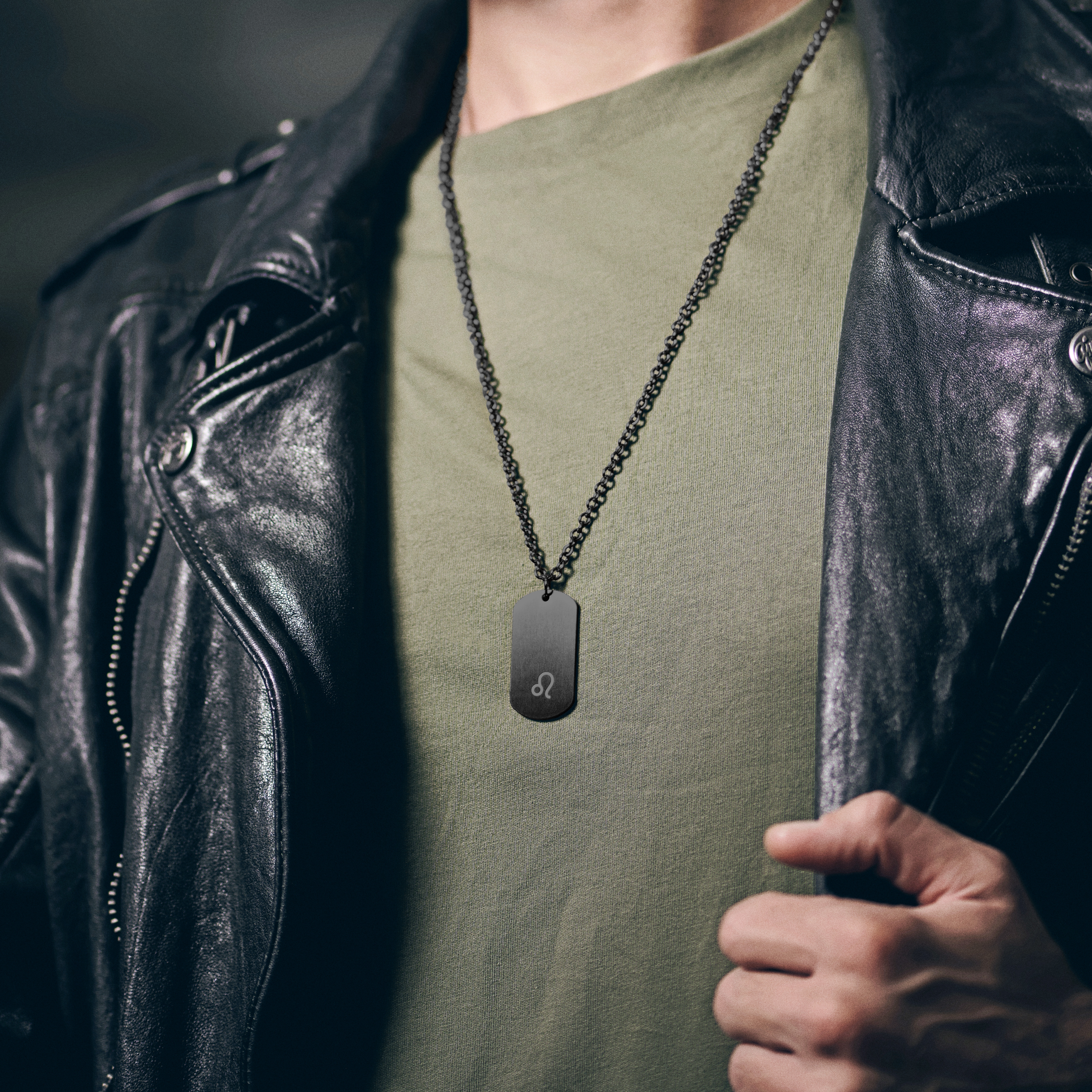 Oceľový náhrdelník s hviezdnym znamením Leva v tmavosivej farbe - 4