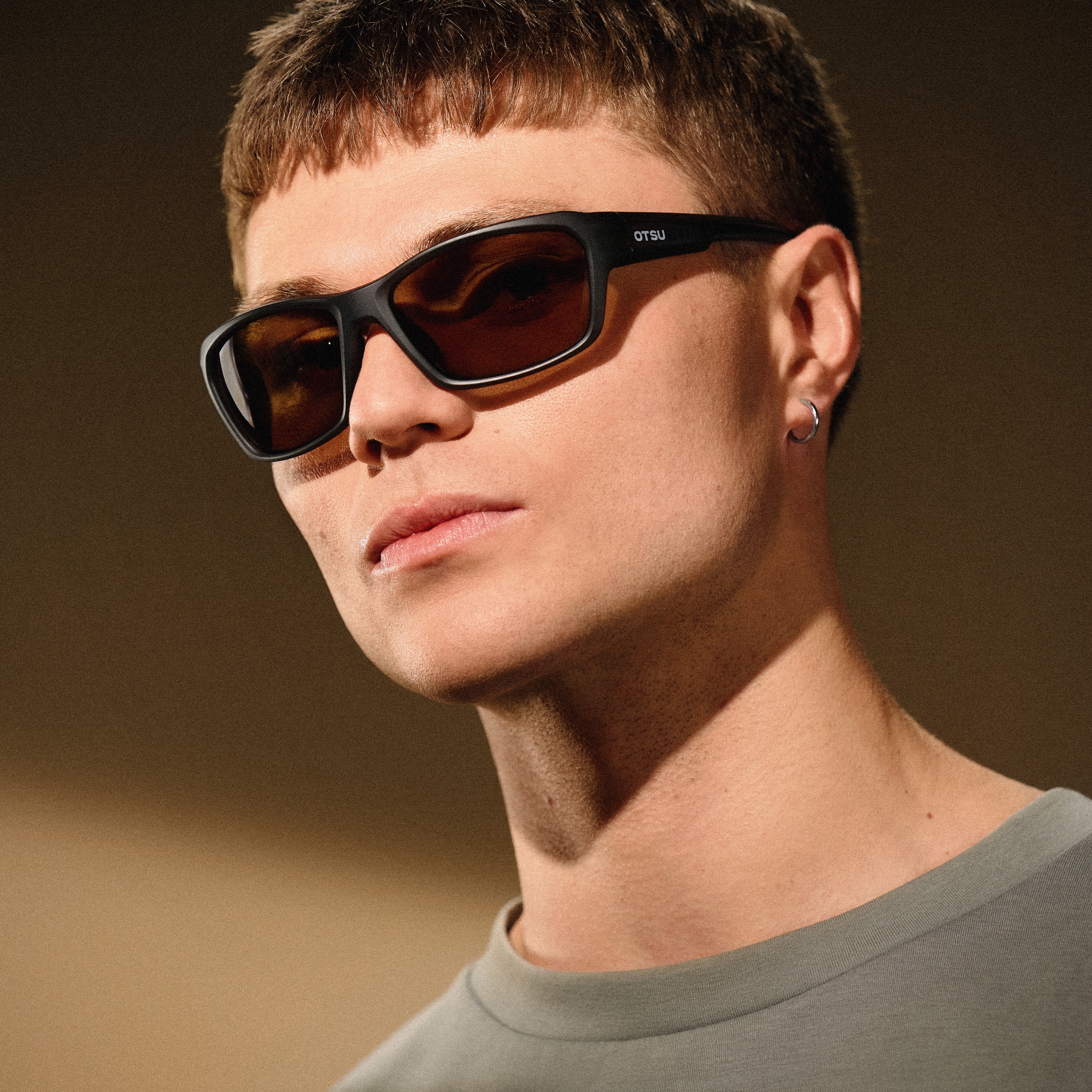 Поляризирани черни спортни слънчеви очила с кафяви стъкла - 4