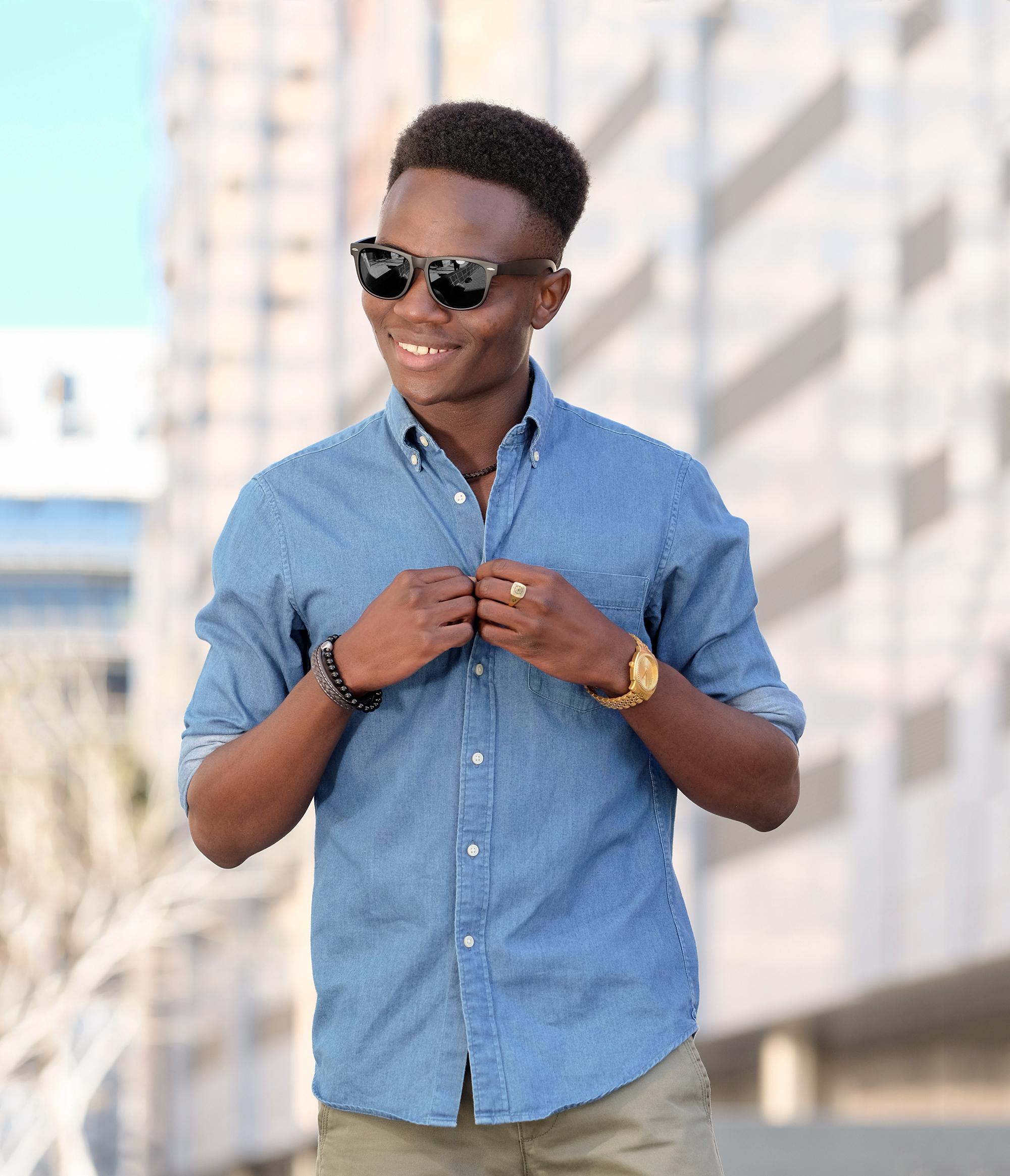 Das Zifferblatt wird von widerstandsfähigem Mineralglas geschützt, während das leise japanische Quarzwerk für eine gleichbleibende Genauigkeit von ± 1 Minute / Jahr sorgt.