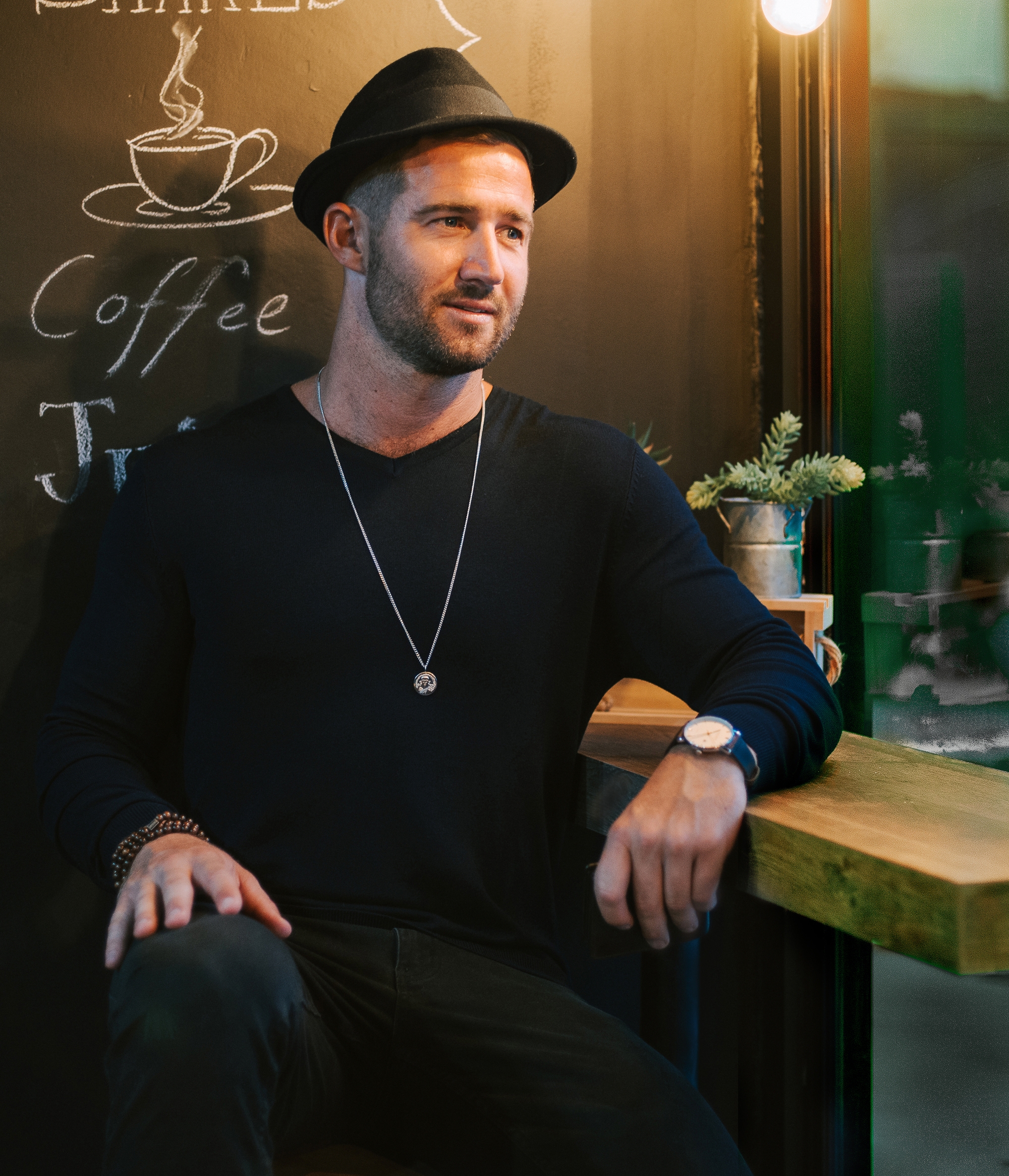 Kurt je vyroben ze 100% vlny, a proto se jedná o prodyšný a pohodlný doplněk.