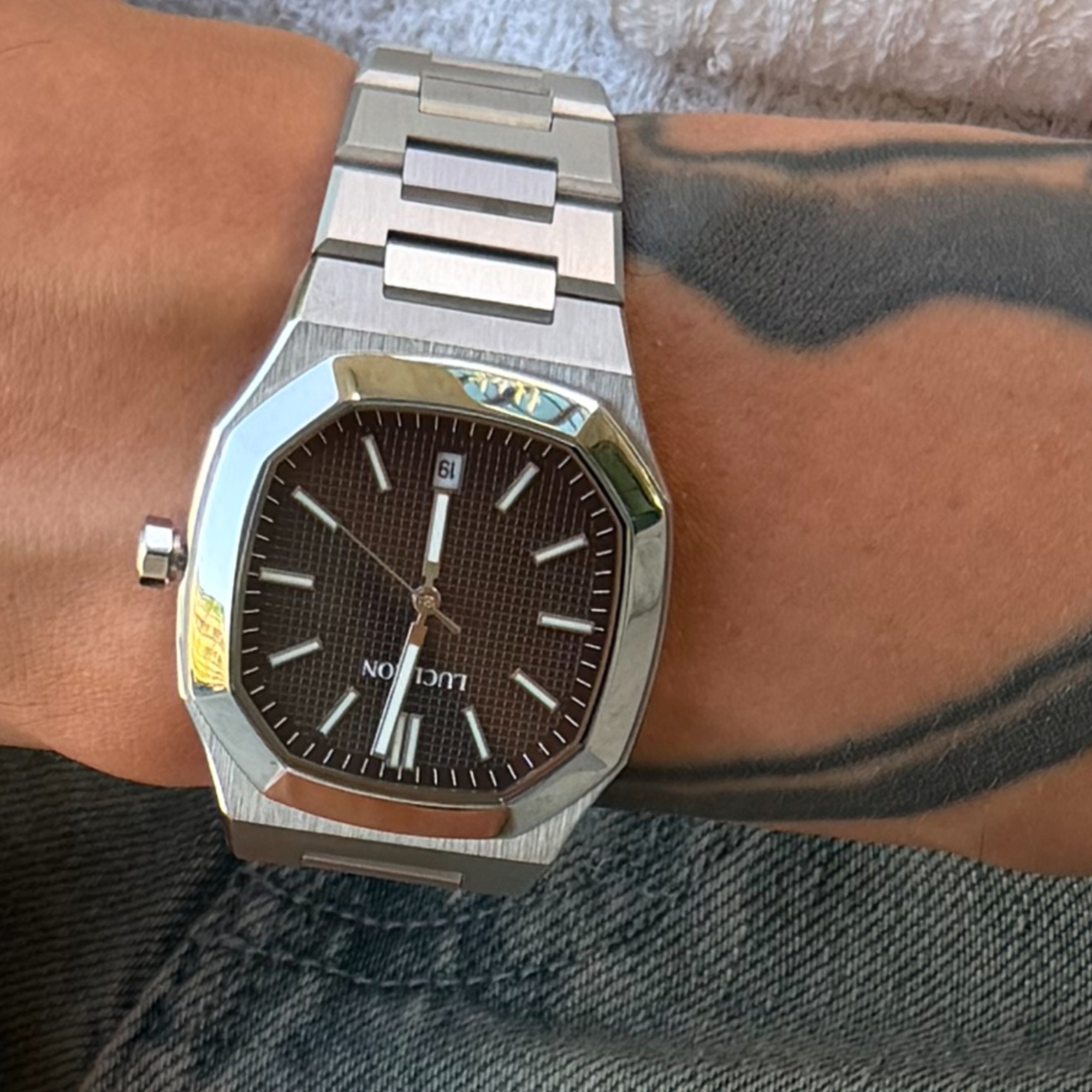 Vector | Reloj octogonal de acero inoxidable en tono plateado con esfera marrón oscuro - 2