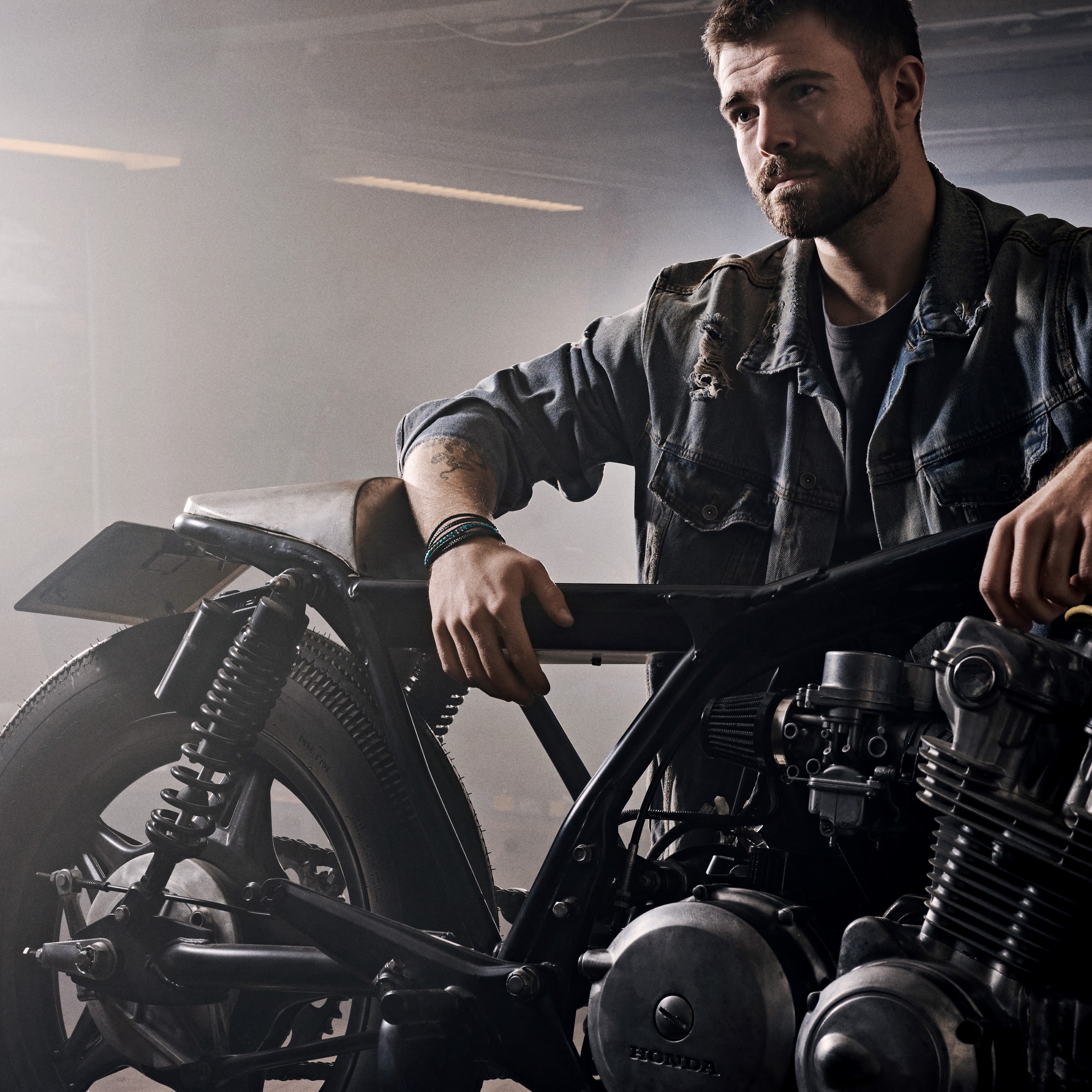 Гривна Naxos от тюркоазен императорски яспис и кожа - 4