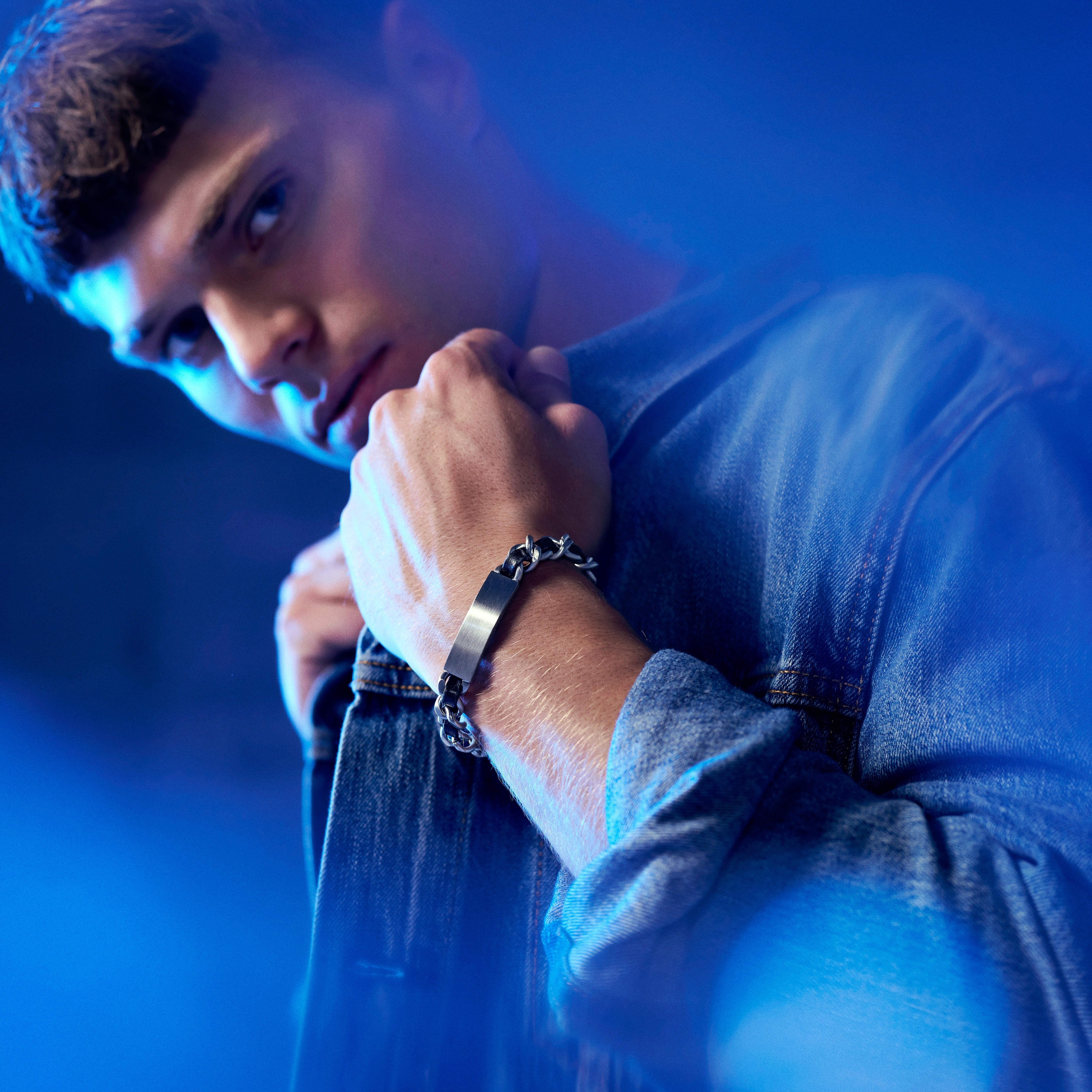 Nomen | Silberfarbene Kette und ID-Armband aus Leder - 2