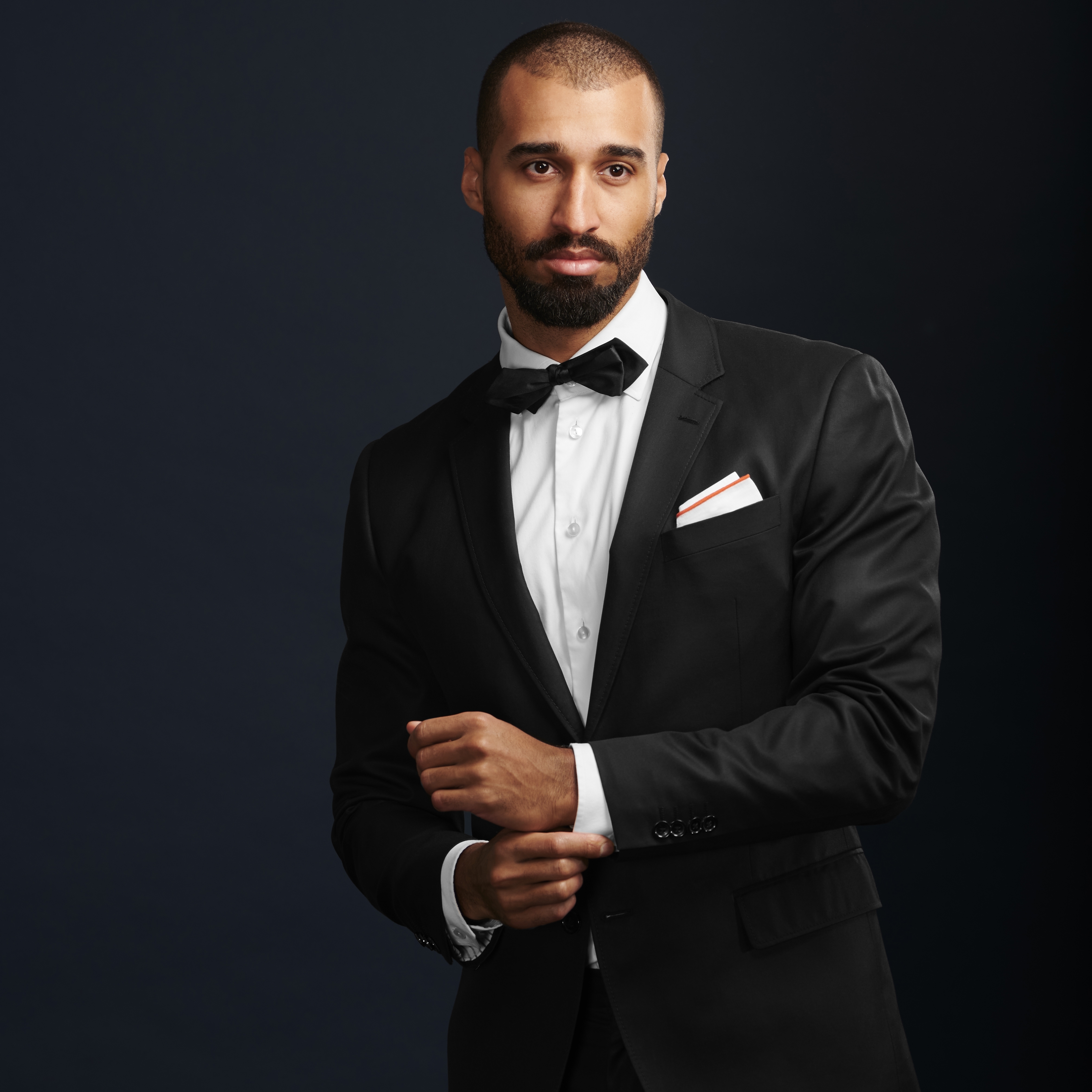 Fehér vászon díszzsebkendő égetett narancsszínű szegéllyel - 5