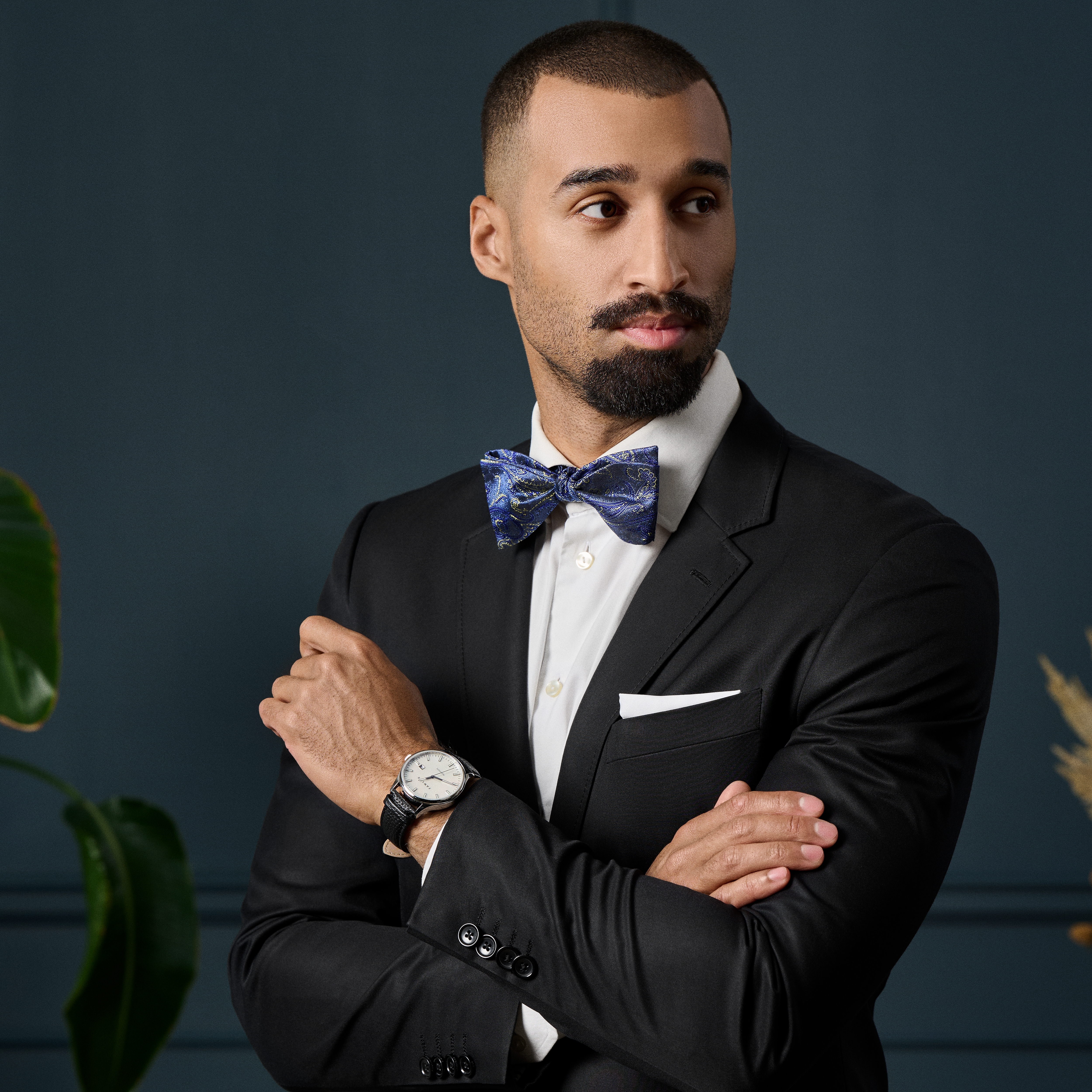 Hodvábny viazací motýlik so vzorom paisley v bledomodrej a zlatej farbe - 4