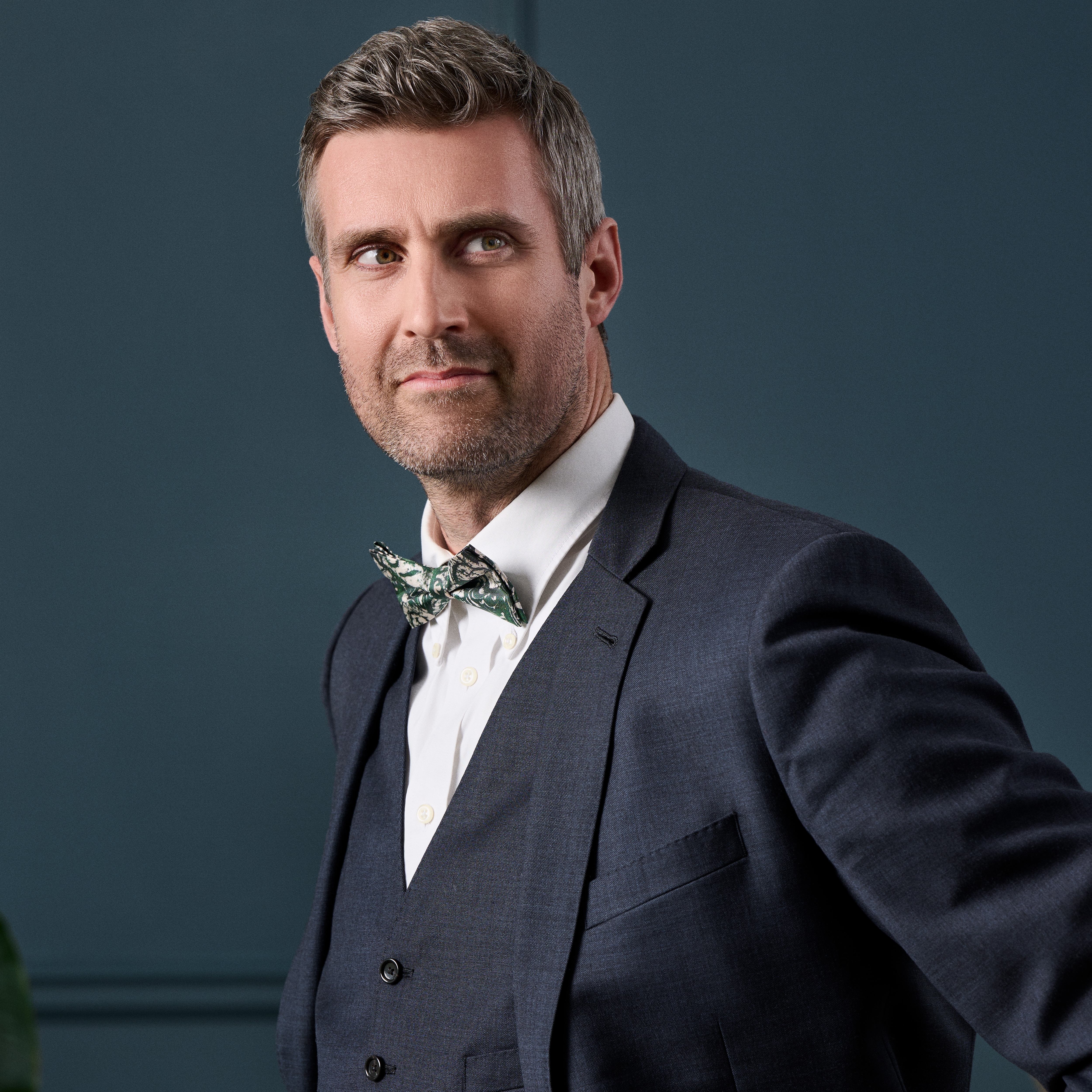 Virtuo | Dark Green Paisley Silk Pre-tied Bow Tie - 4