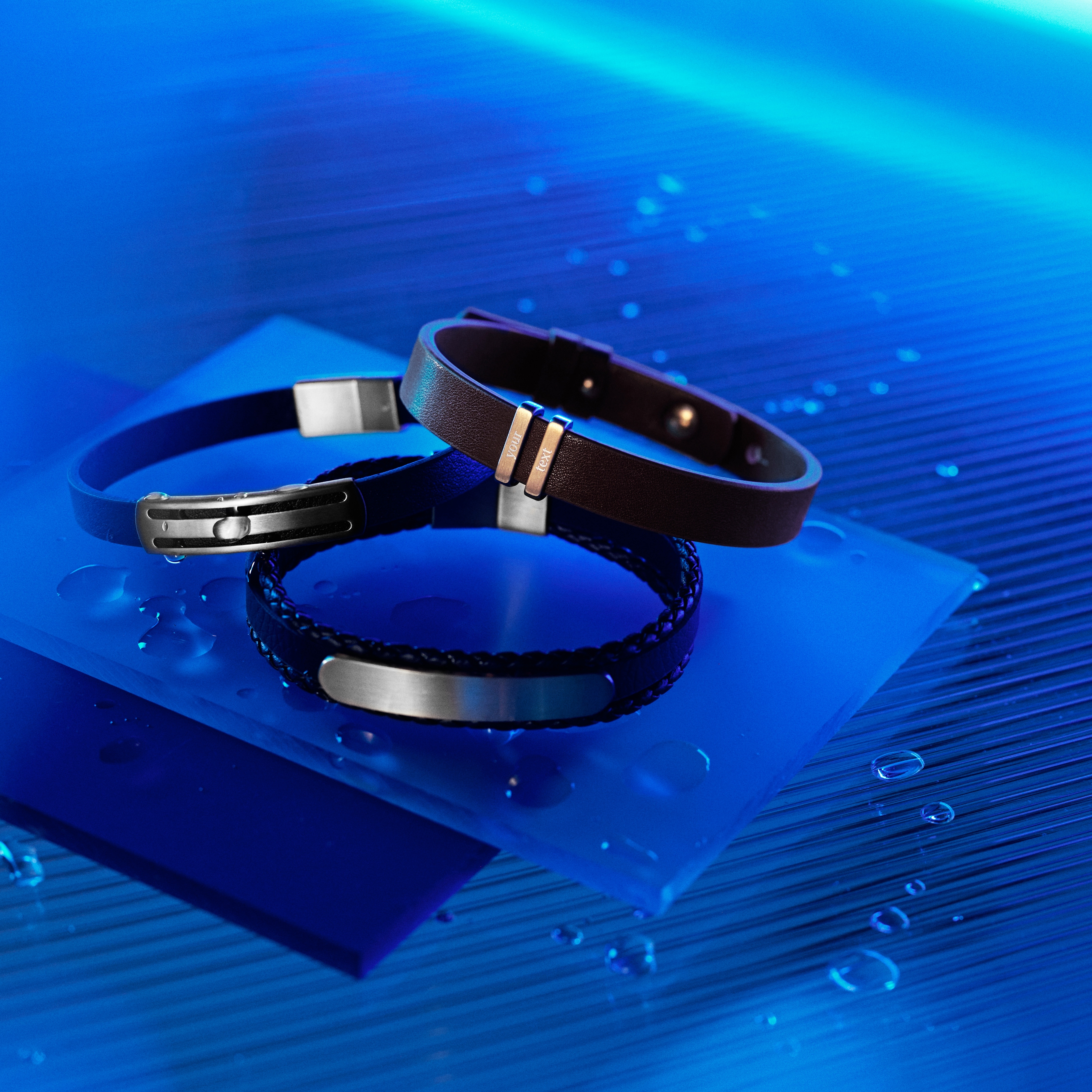 Nomen | Bracciale con targhetta e dettagli color oro in pelle marrone - 3