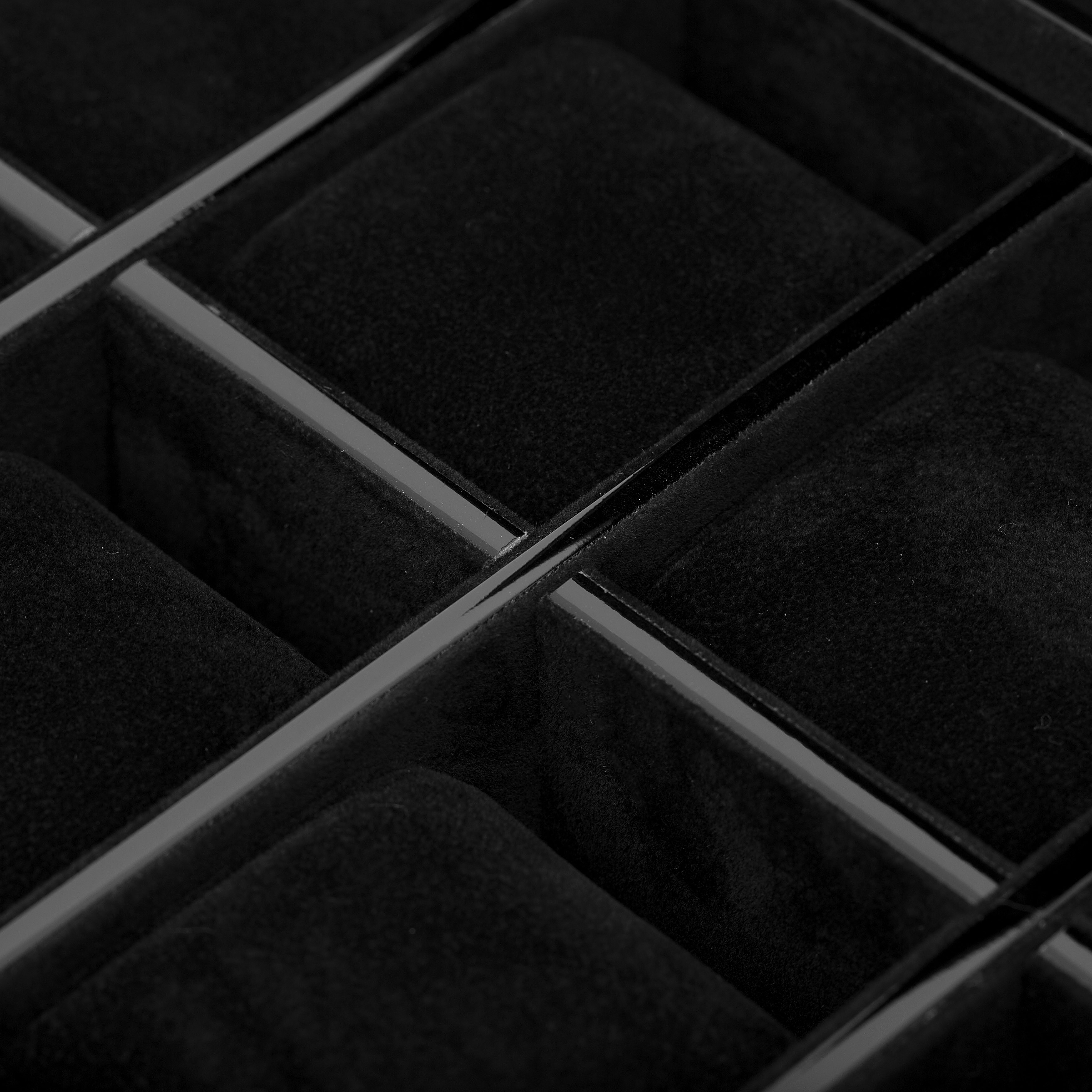 Checkered Watch Box - 8 Watches - 10