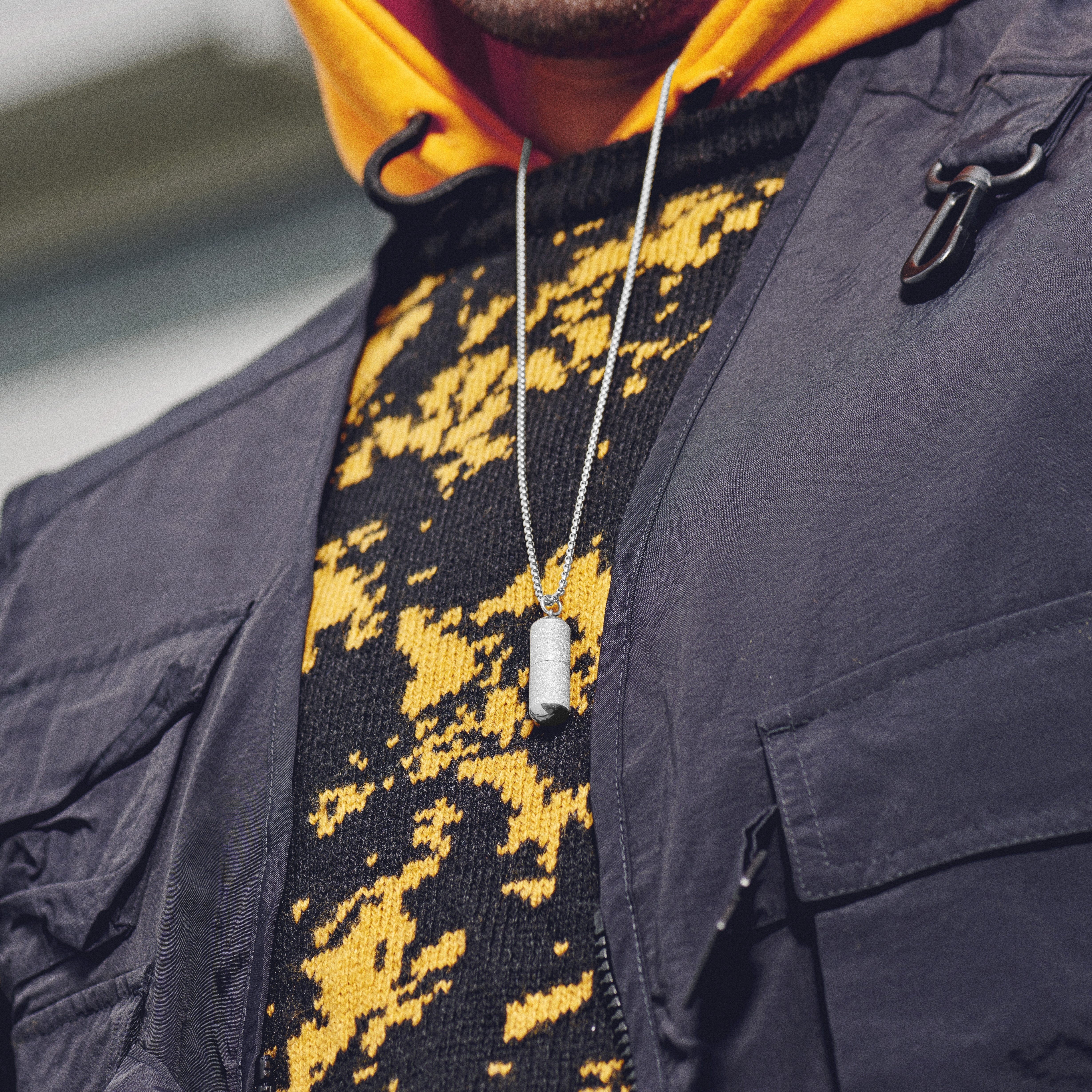 Egan | Colar Prateado com Cápsula de Edição Limitada - 2