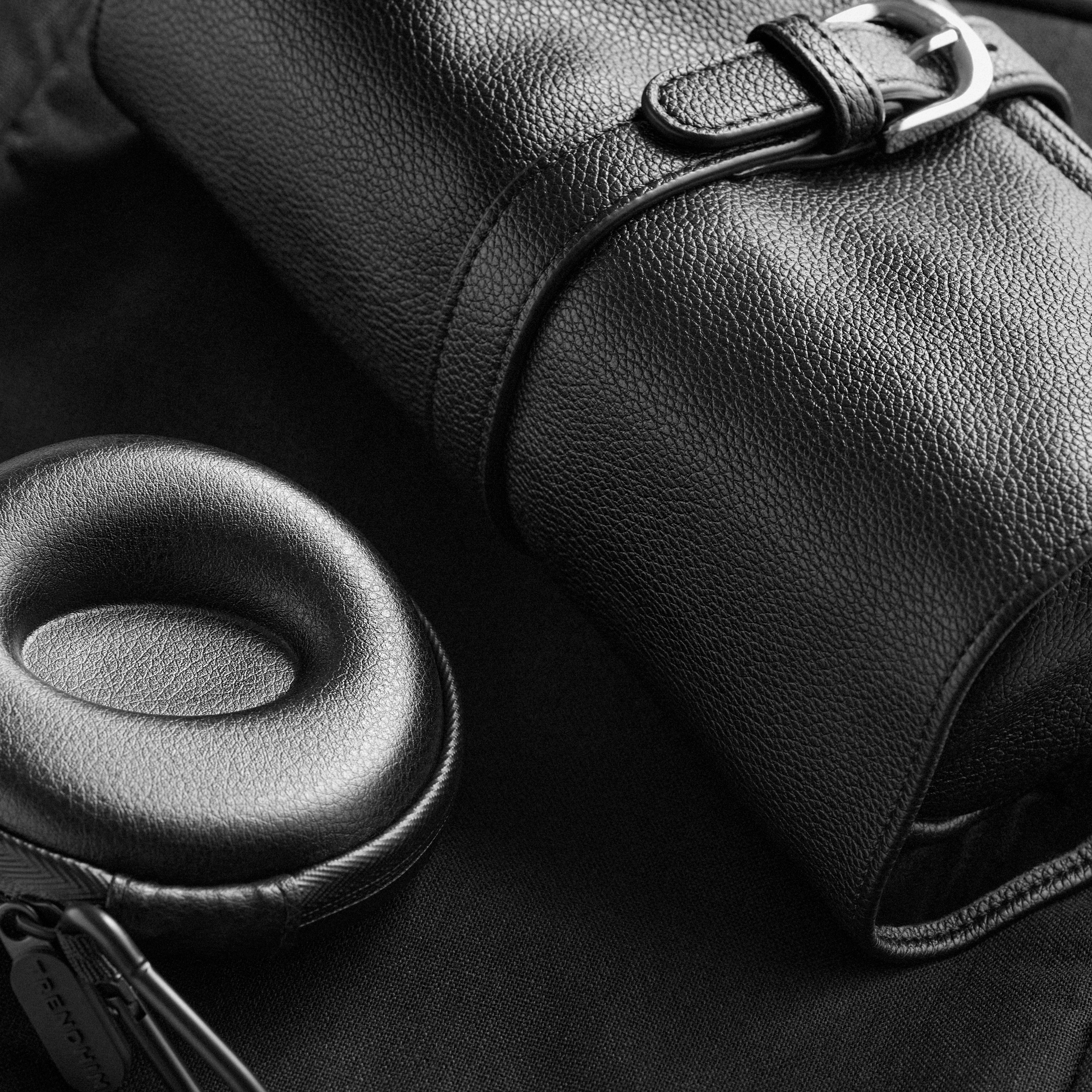 Deluxe Presentpaket med Resenödvändigheter | Svart Läder & Canvas - 5