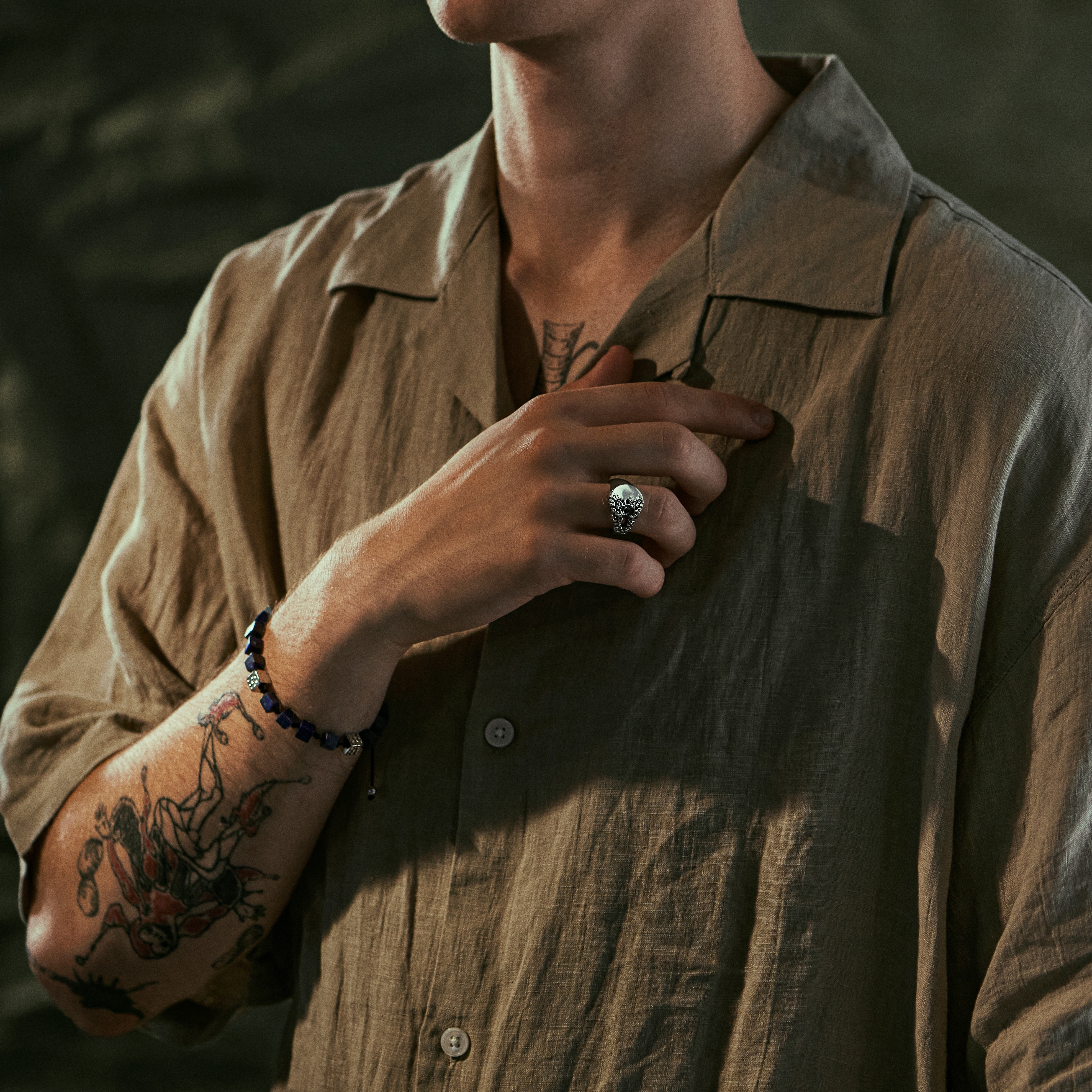 Orphic | Chevalière en acier inoxydable argenté avec zircone noire et motif volcanique - 4