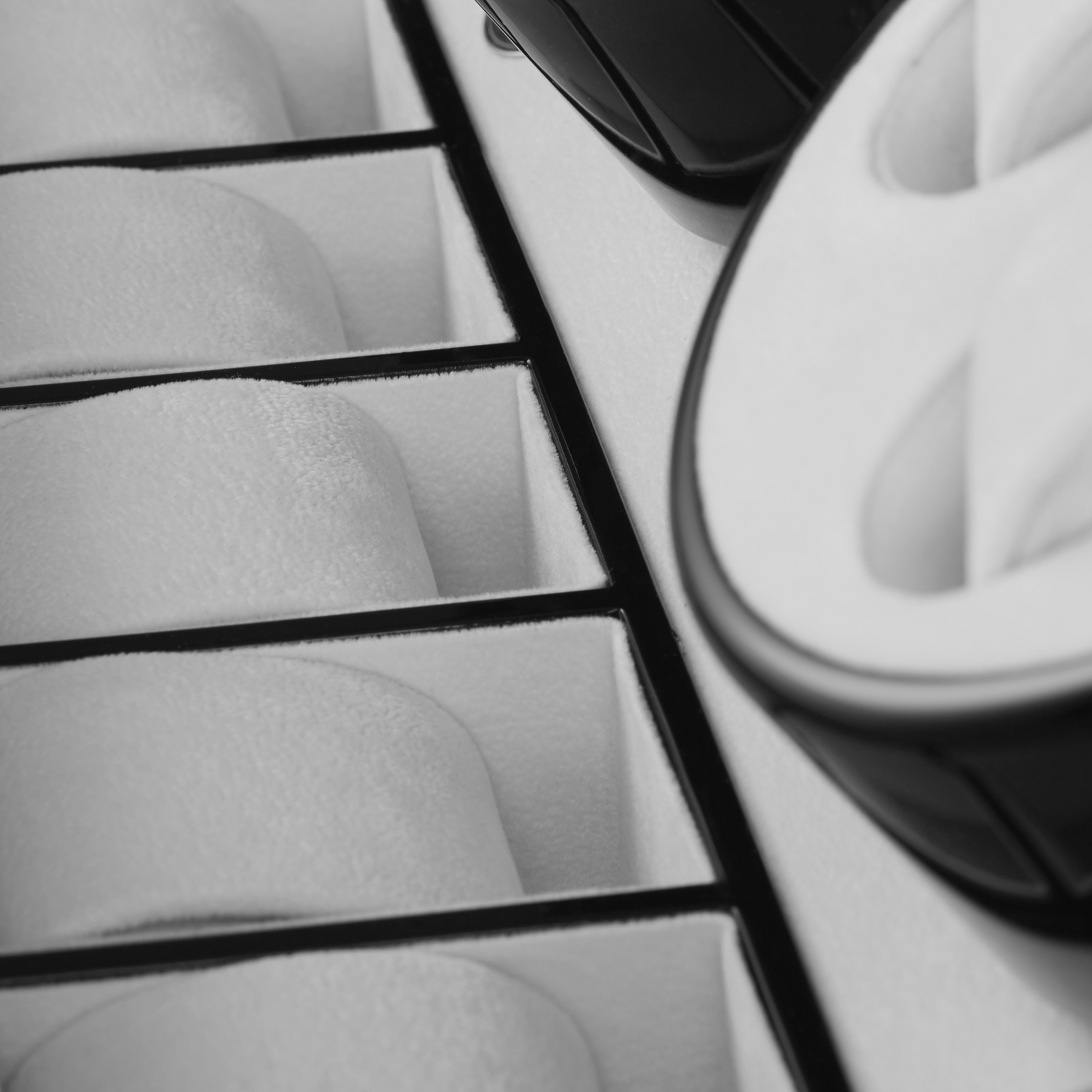 Afsluitbare Gepolijste Zwarte Rotary Horlogekast - 14 horloges - 5