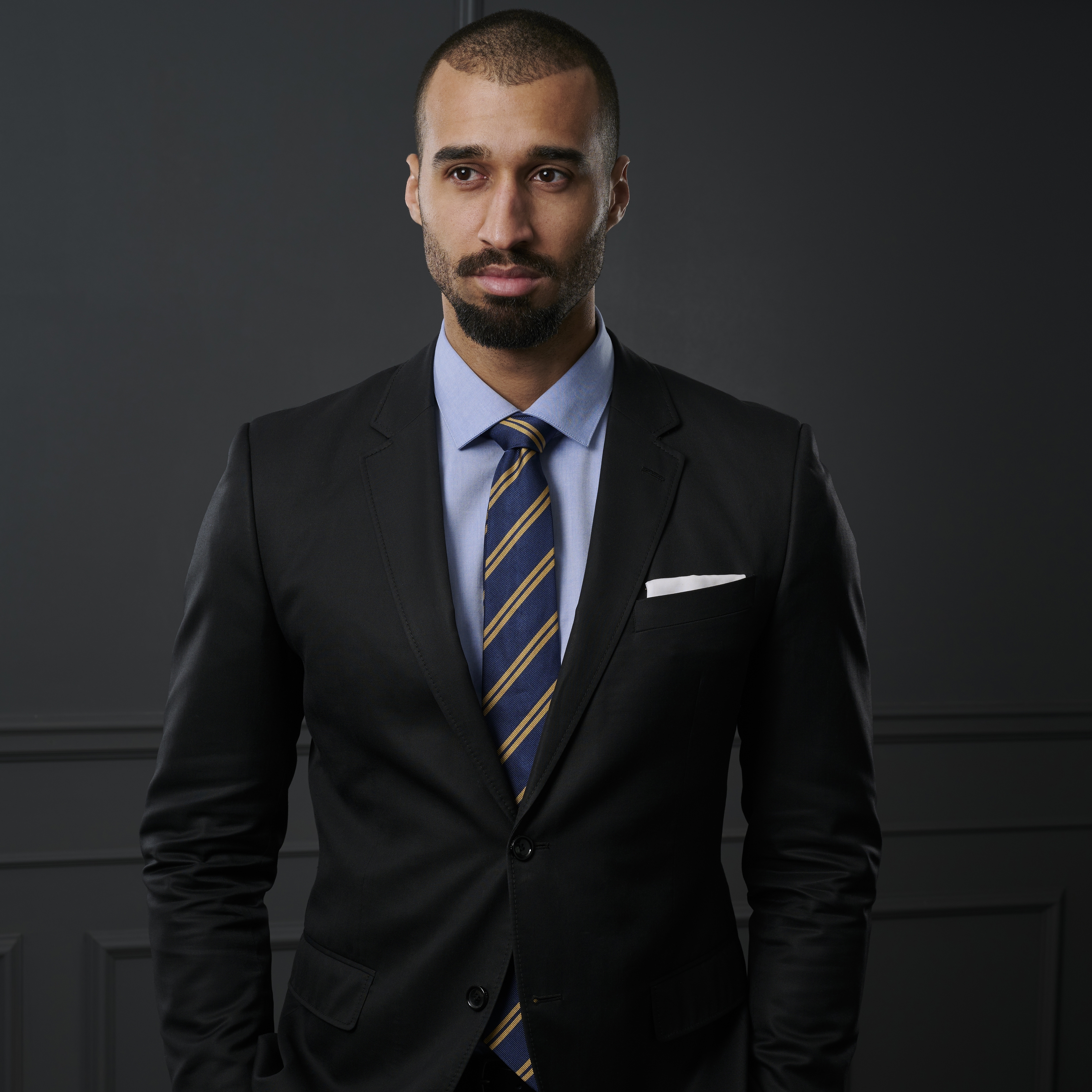 Cravată 8 cm din mătase bleumarin cu dungi duble aurii - 4