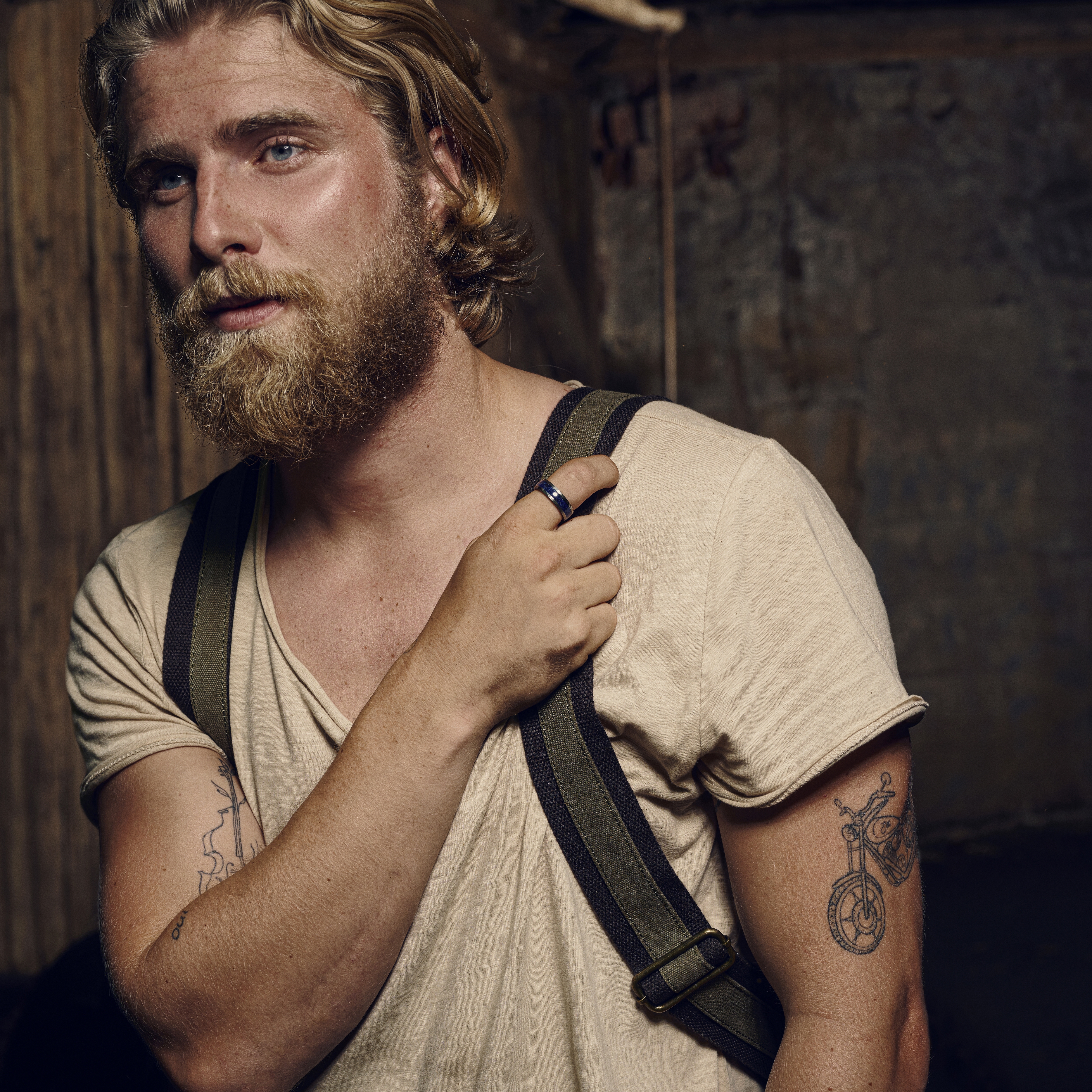 Fortis | 7 mm Gunmetal Gray and Silver-Tone Damascus Steel Ring with Lapis Lazuli Inlay - 4