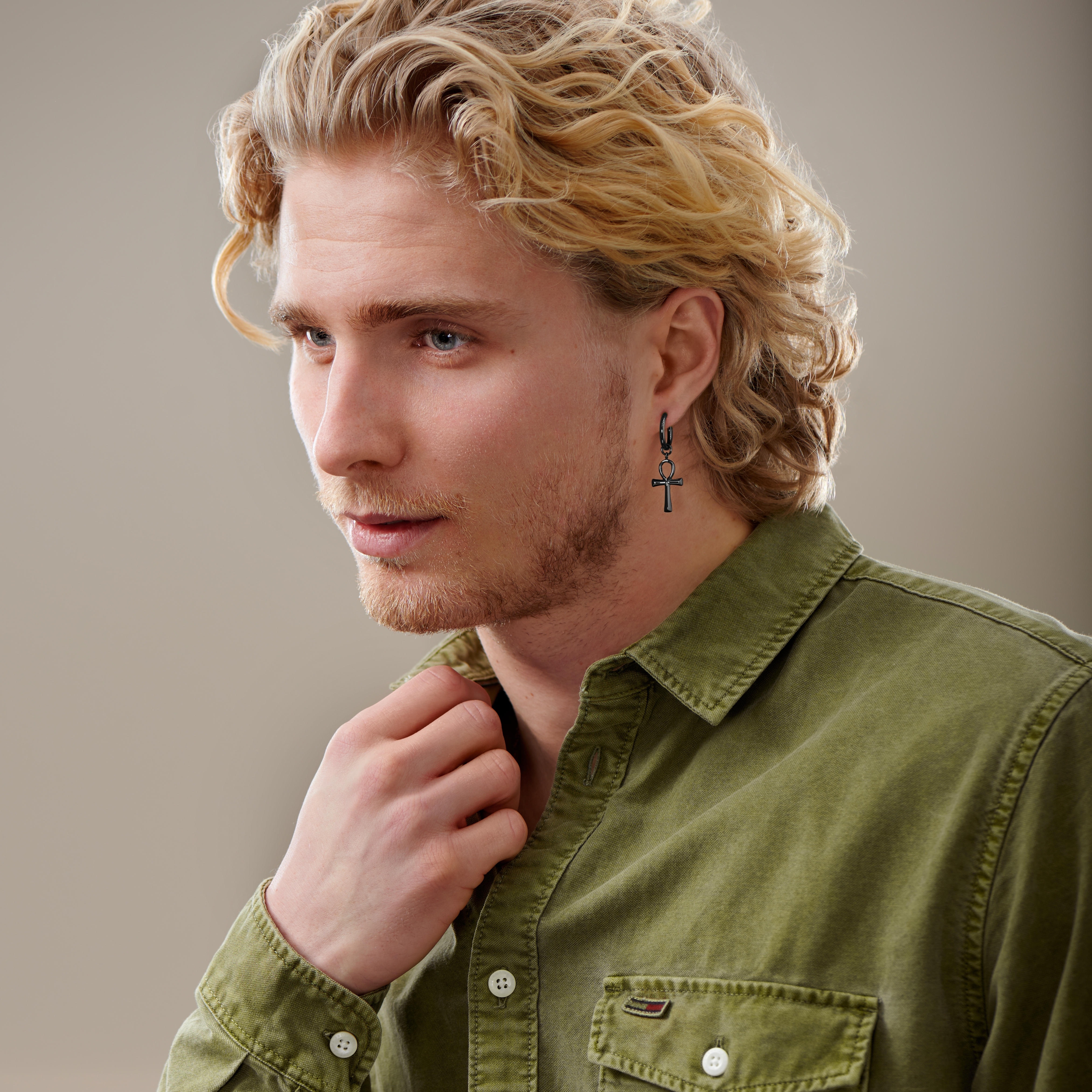 Svart Ringörhänge i Titan med Ankh-hängsmycke - 6