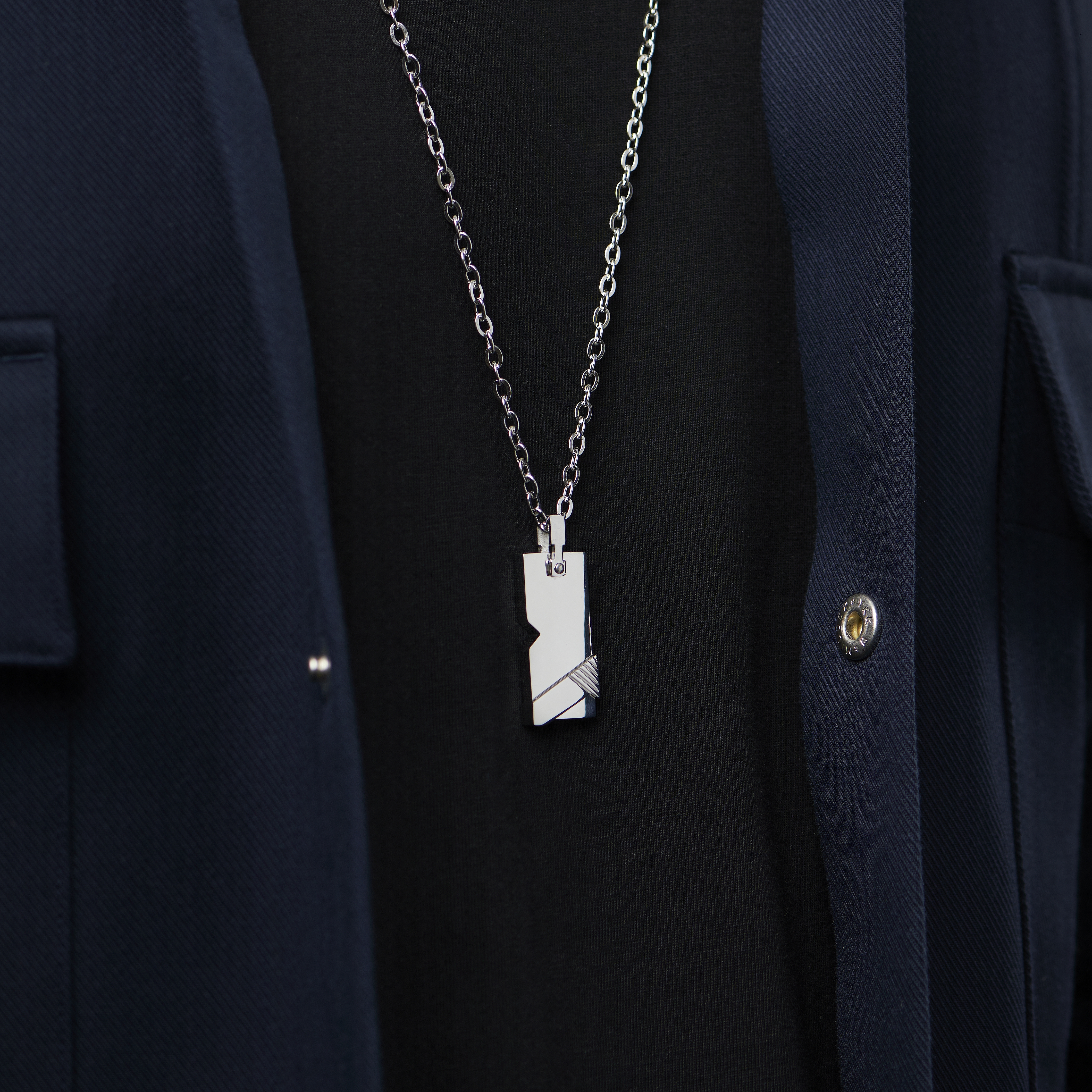 Colgante moderno plateado con placa de identificación - 3