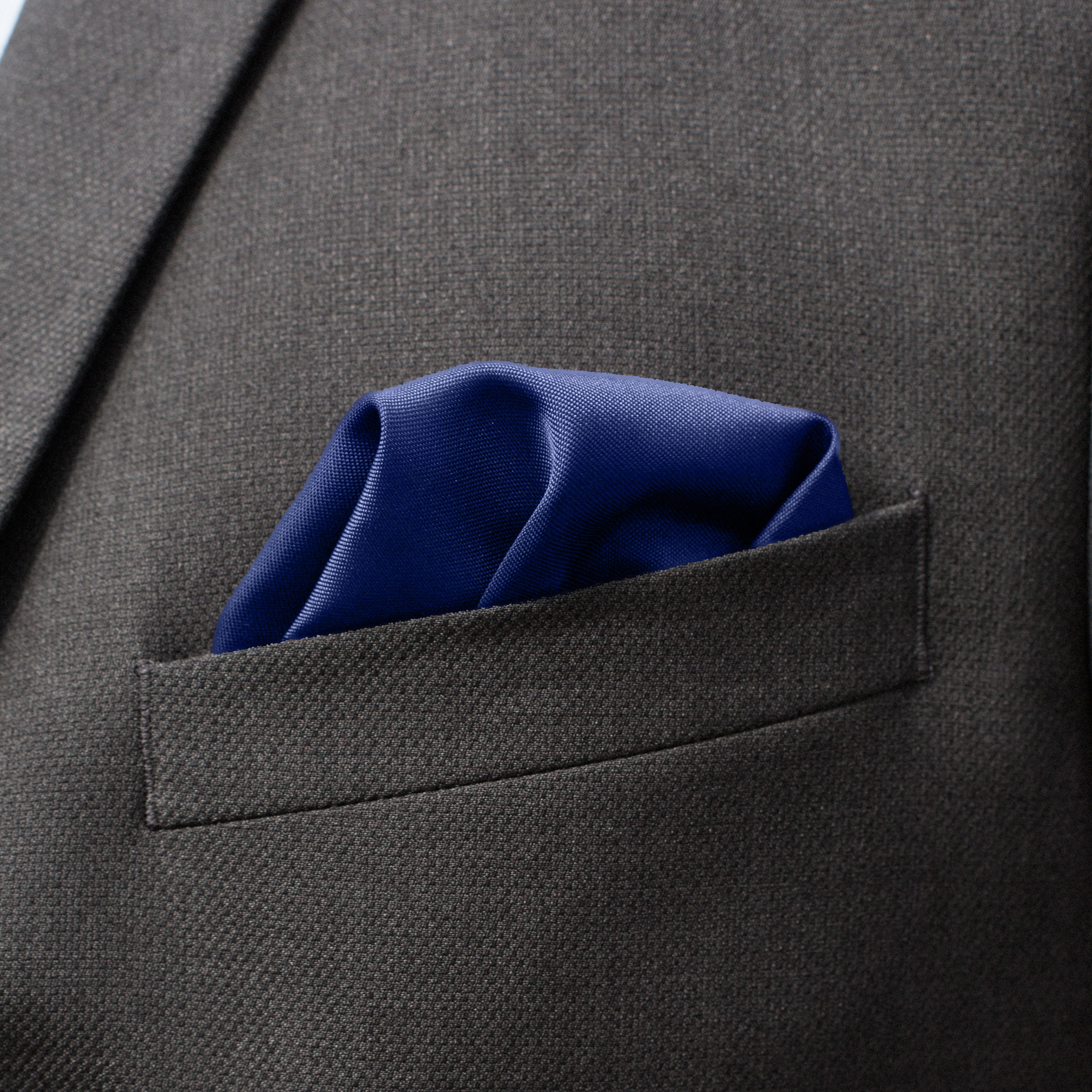 Pochette de costume bleue    - 3