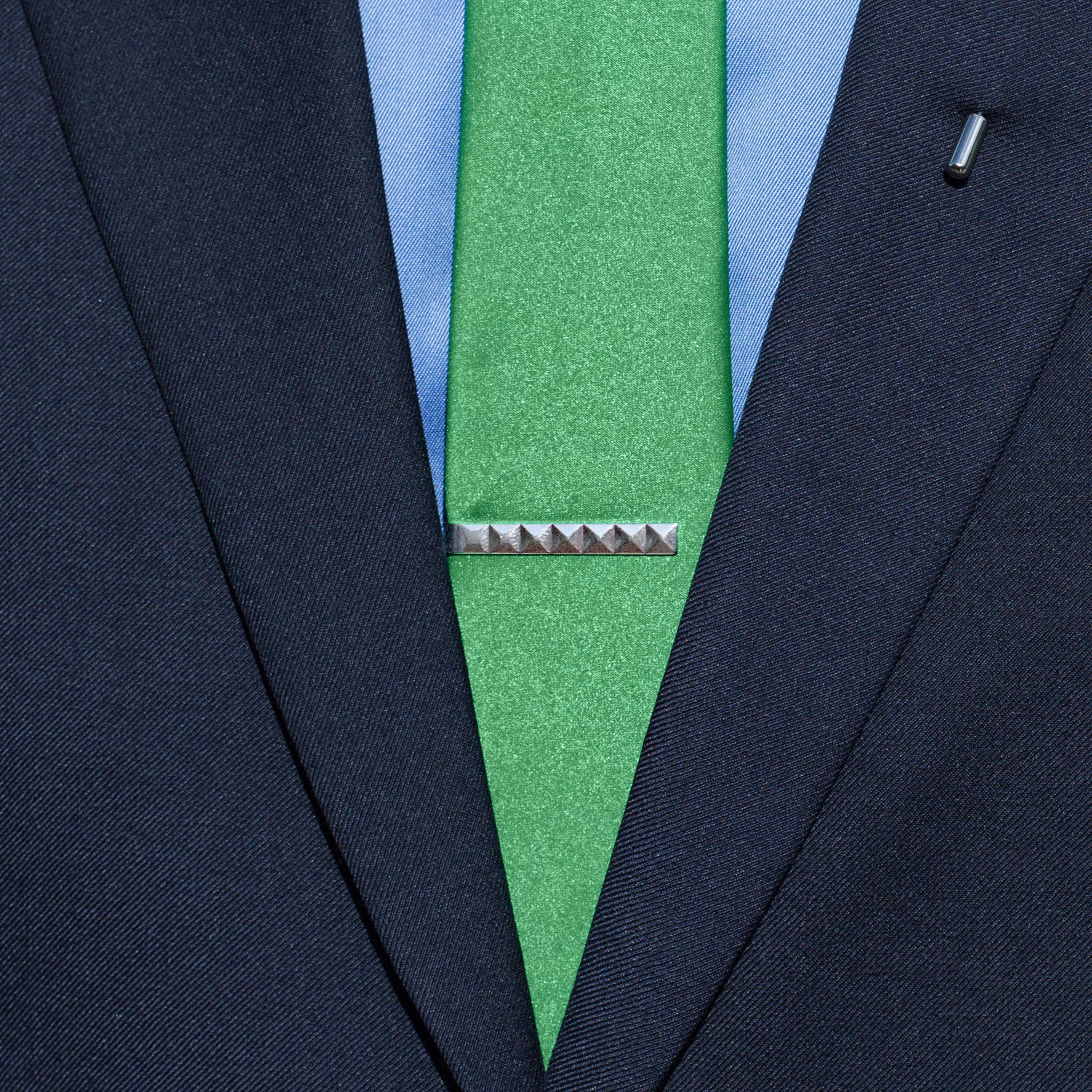 Pasador de corbata plateado con detalle - 5