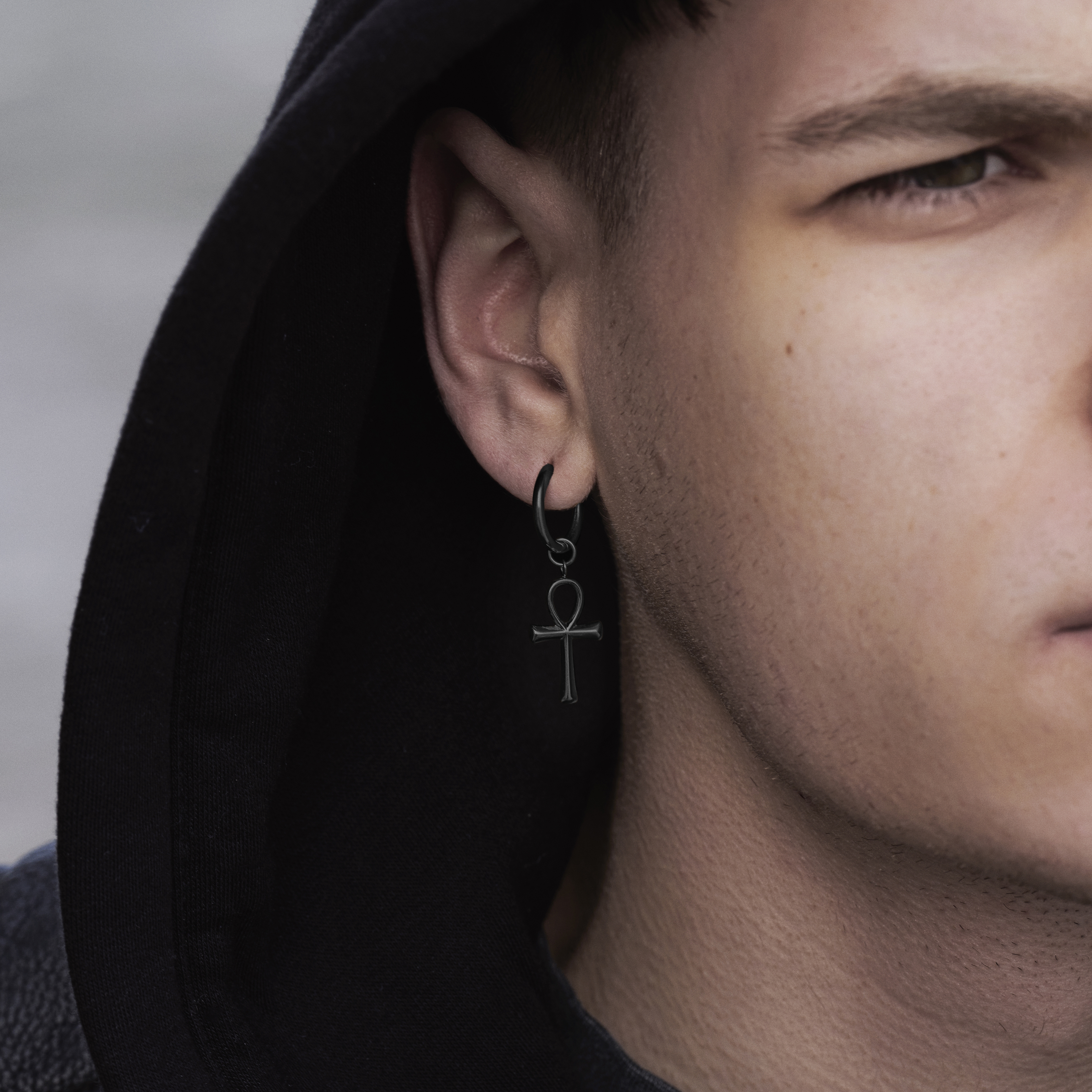 Svart Ringörhänge i Titan med Ankh-hängsmycke - 2