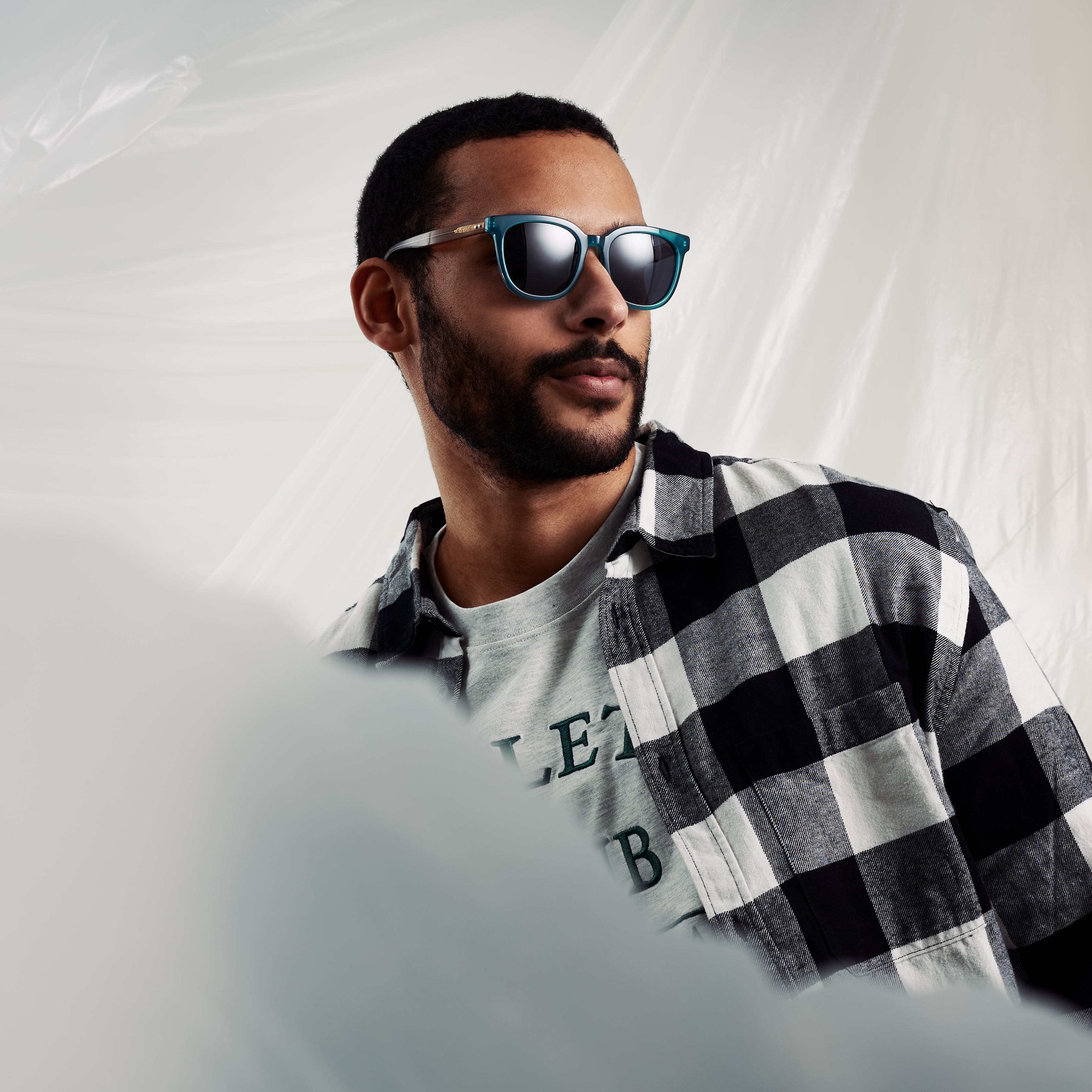 Halbtransparente polarisierte Sonnenbrille in Blau und Braun - 4