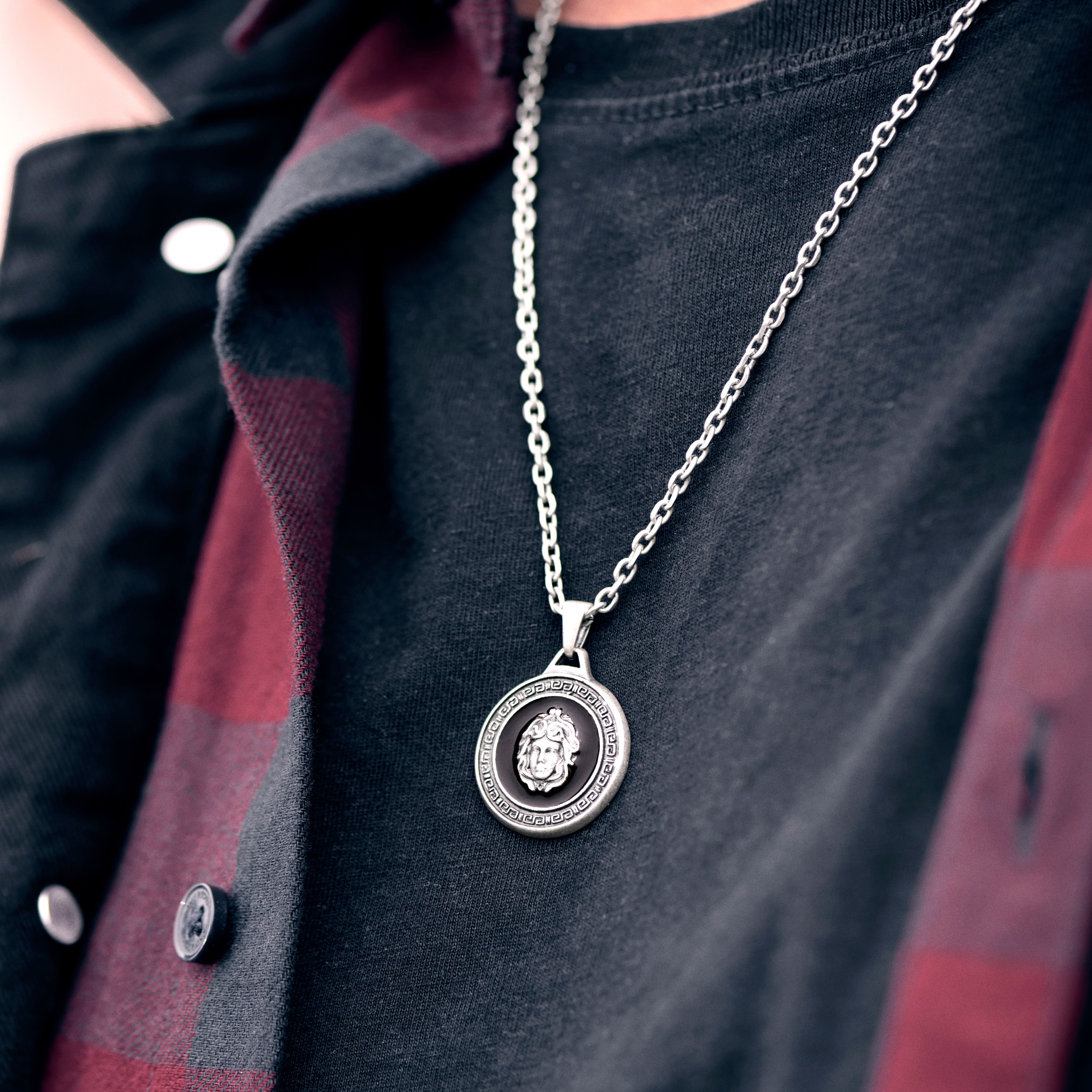 Obelius | Vintagesilverfärgat Tondohalsband med Medusa - 2