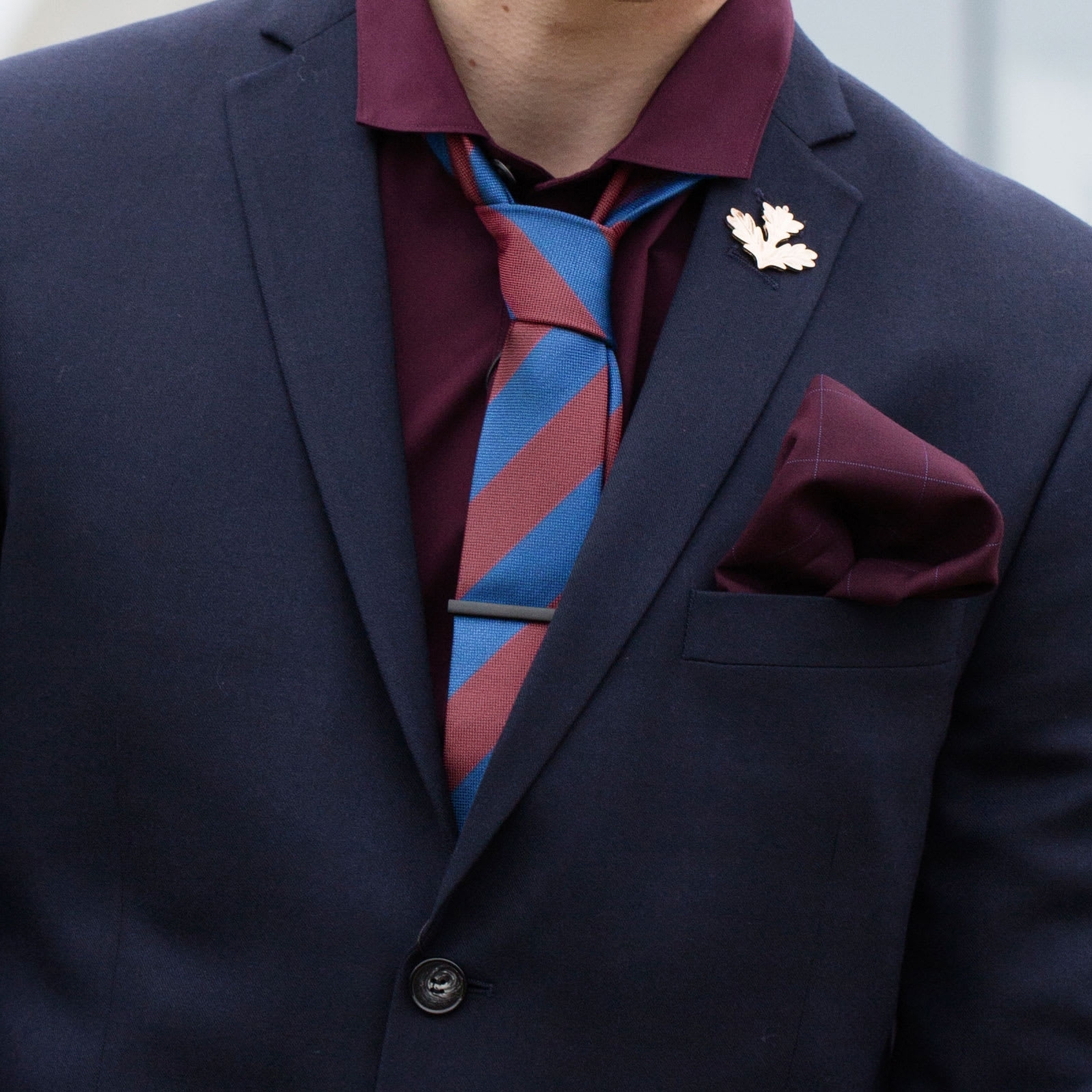 Vaaleansininen ja viininpunainen raita -solmio - 3