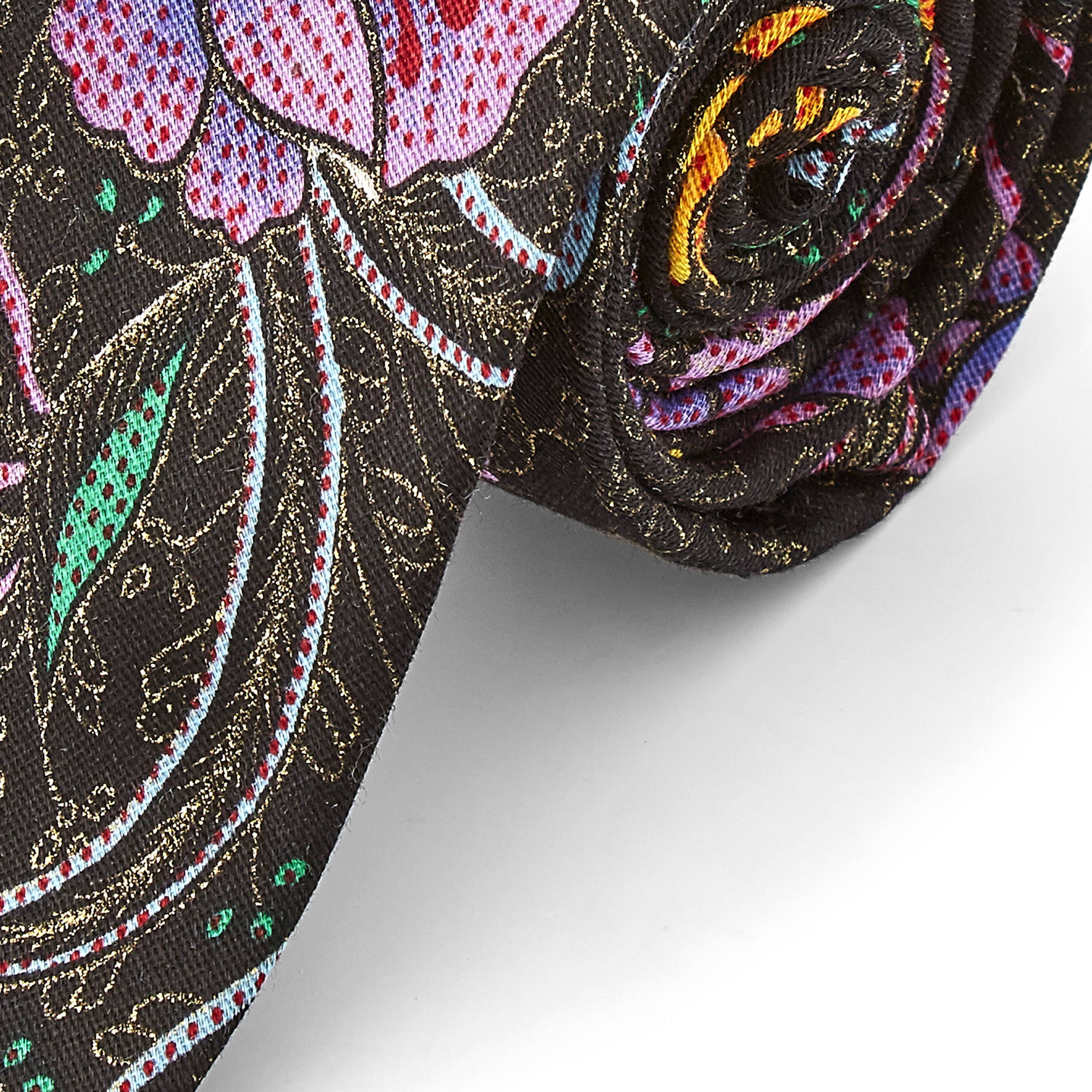 Izšūtā ziedu raksta kaklasaite - 2