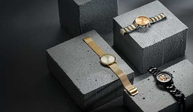 Descubre los pros y los contras de los relojes de cuarzo y los automáticos. ¡Elige el mejor reloj para ti la próxima vez con nuestra guía completa con toda la información!